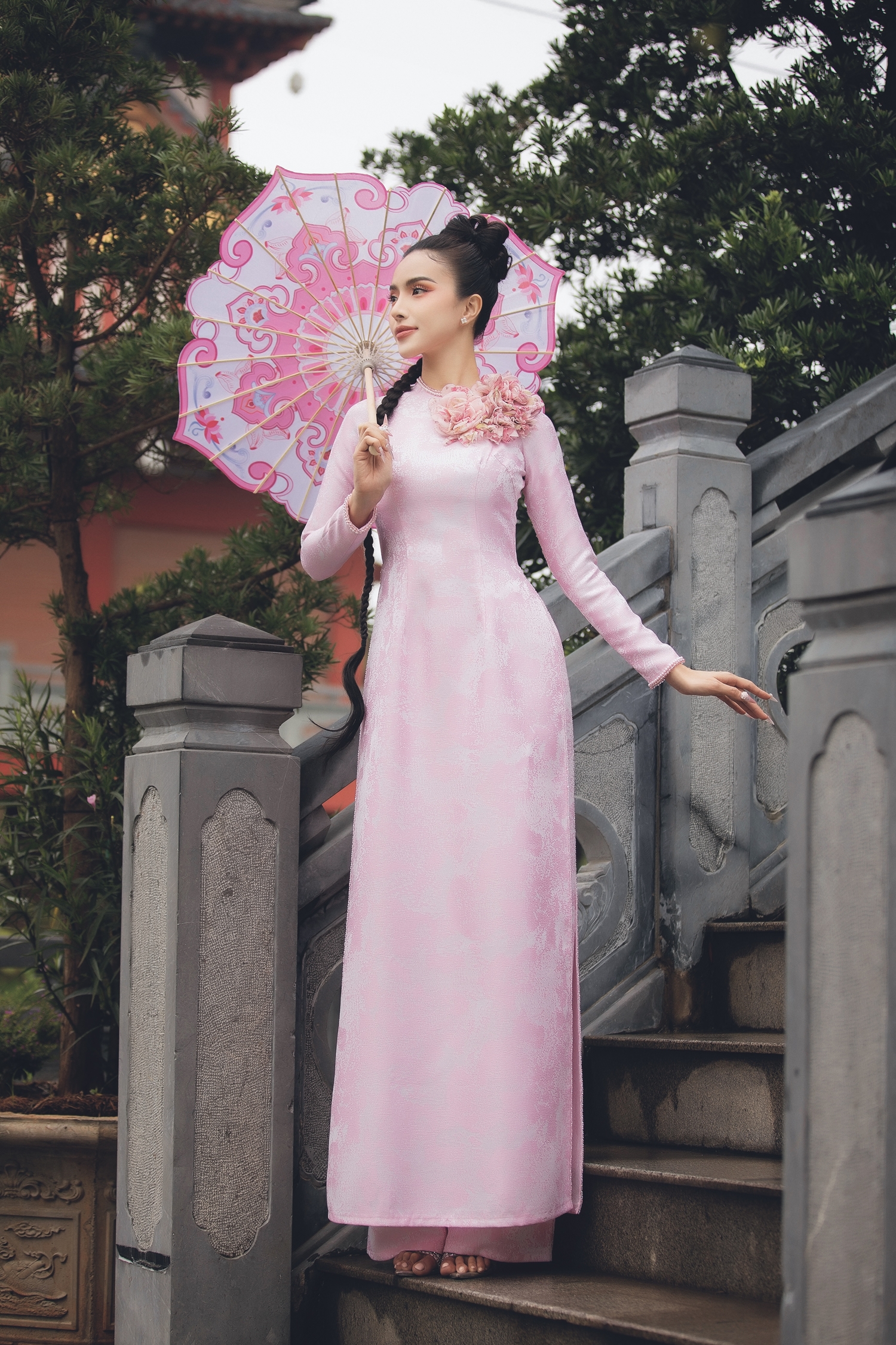 Á hậu Lê Phan Hạnh Nguyên hóa nàng thơ với áo dài xuân- Ảnh 2. Á hậu Lê Phan Hạnh Nguyên hóa nàng thơ với áo dài xuân- Ảnh 2.