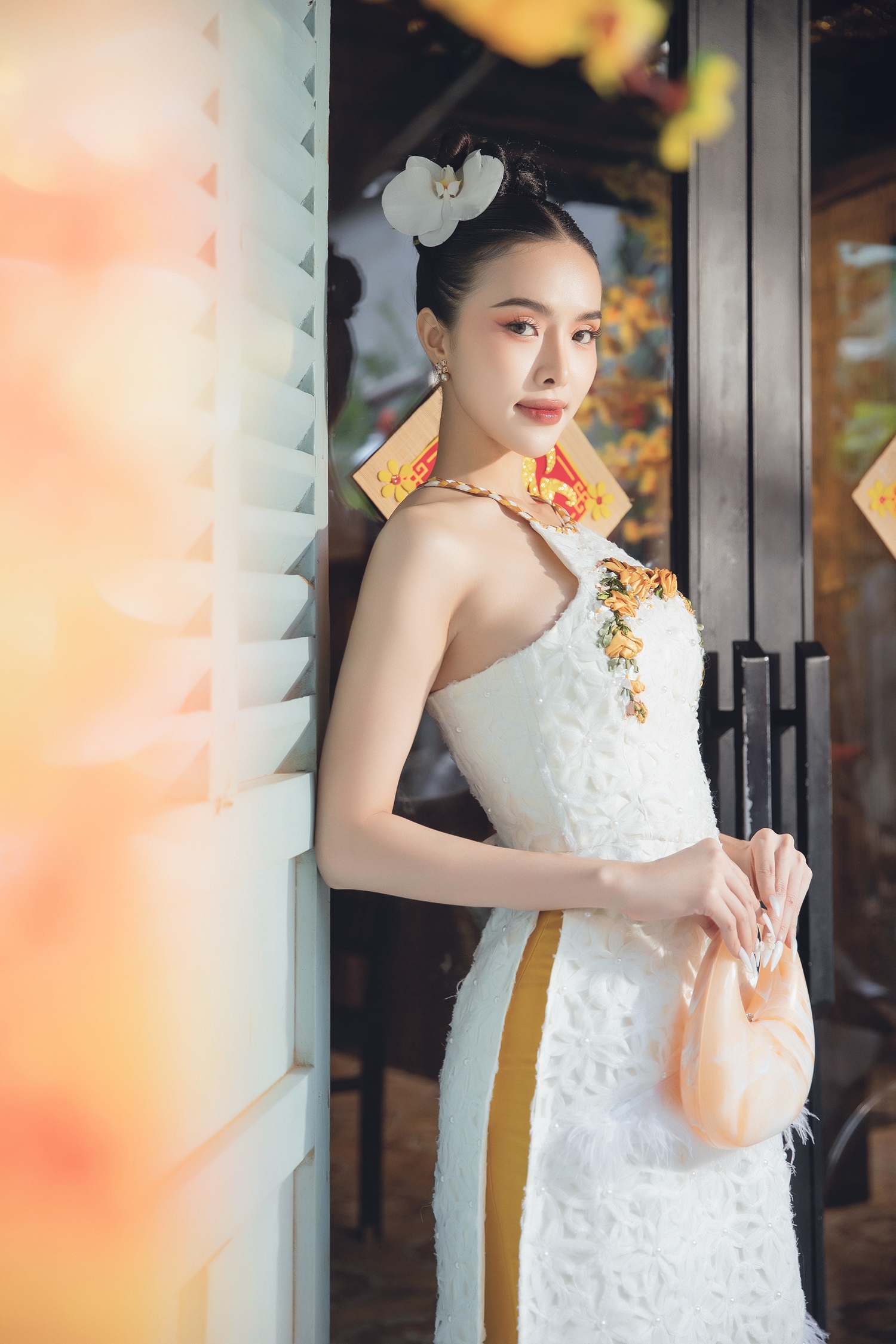 Á hậu Lê Phan Hạnh Nguyên hóa nàng thơ với áo dài xuân- Ảnh 4. Á hậu Lê Phan Hạnh Nguyên hóa nàng thơ với áo dài xuân- Ảnh 4.