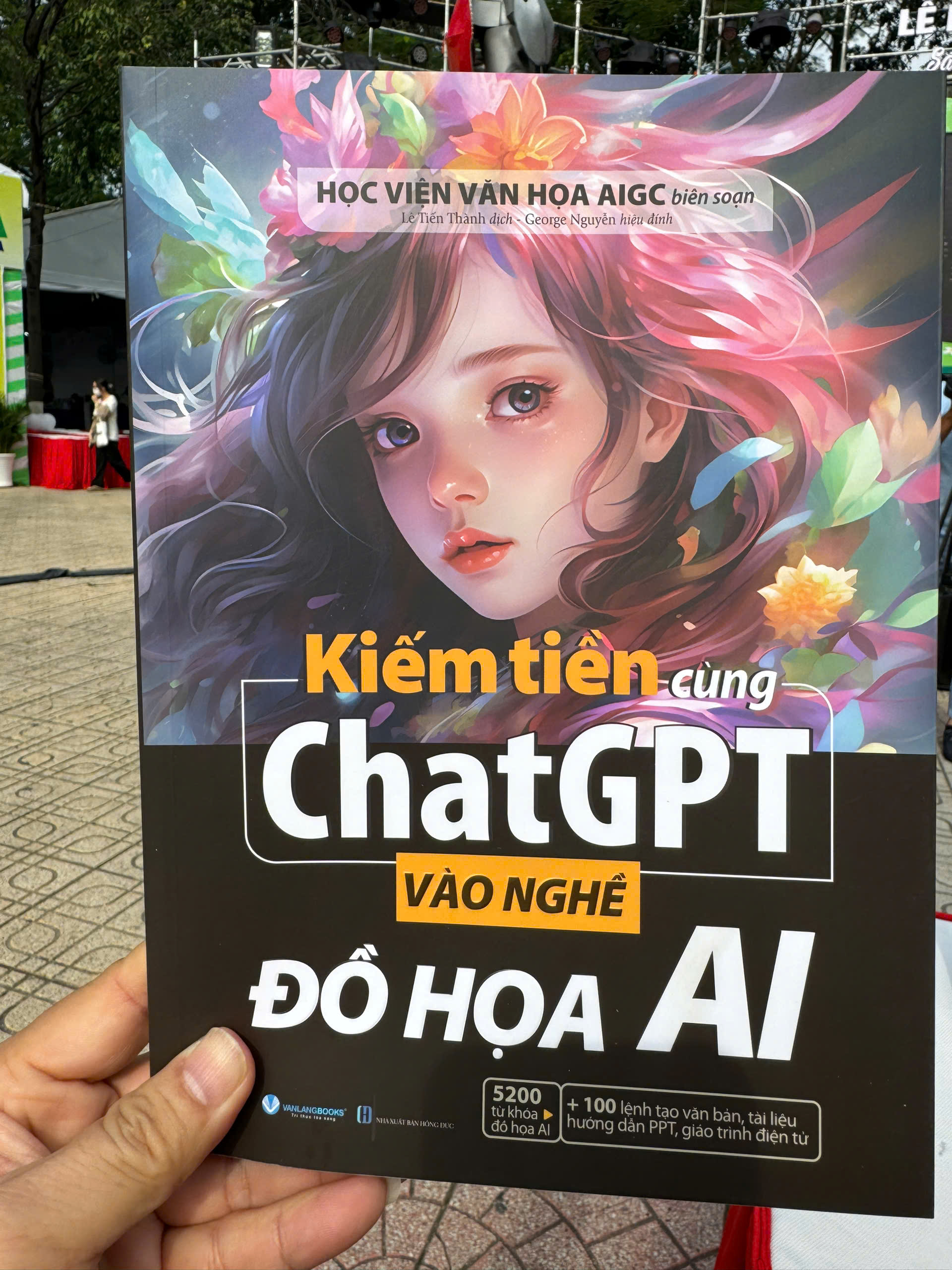 Dịch giả Lê Tiến Thành và chuyên gia George Nguyễn bày cách 'Kiếm tiền cùng ChatGPT'- Ảnh 2. Dịch giả Lê Tiến Thành và chuyên gia George Nguyễn bày cách 'Kiếm tiền cùng ChatGPT'- Ảnh 2.