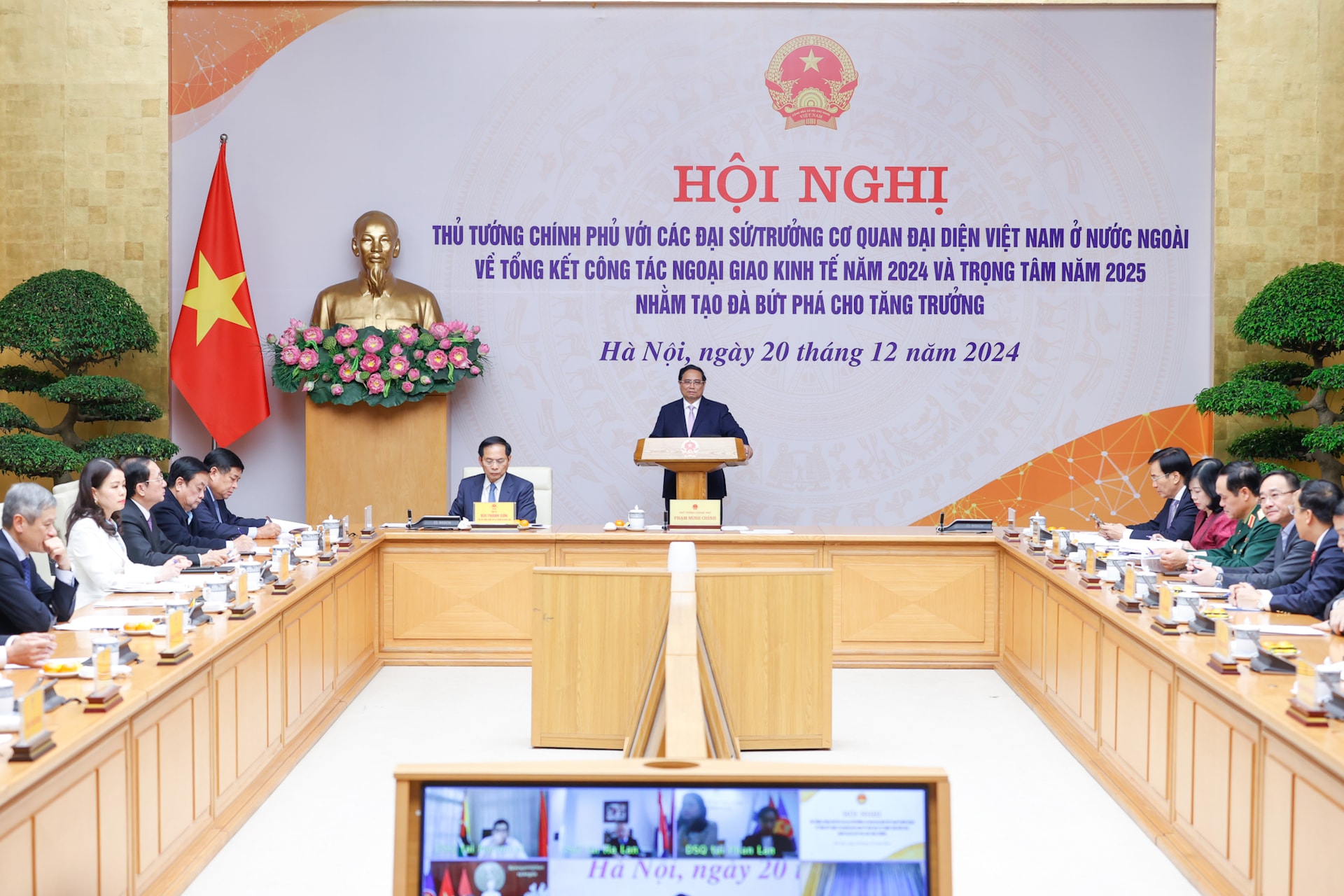 Thủ tướng: Tạo đột phá về ngoại giao kinh tế để góp phần tăng trưởng 2 con số- Ảnh 2. Thủ tướng: Tạo đột phá về ngoại giao kinh tế để góp phần tăng trưởng 2 con số- Ảnh 2.