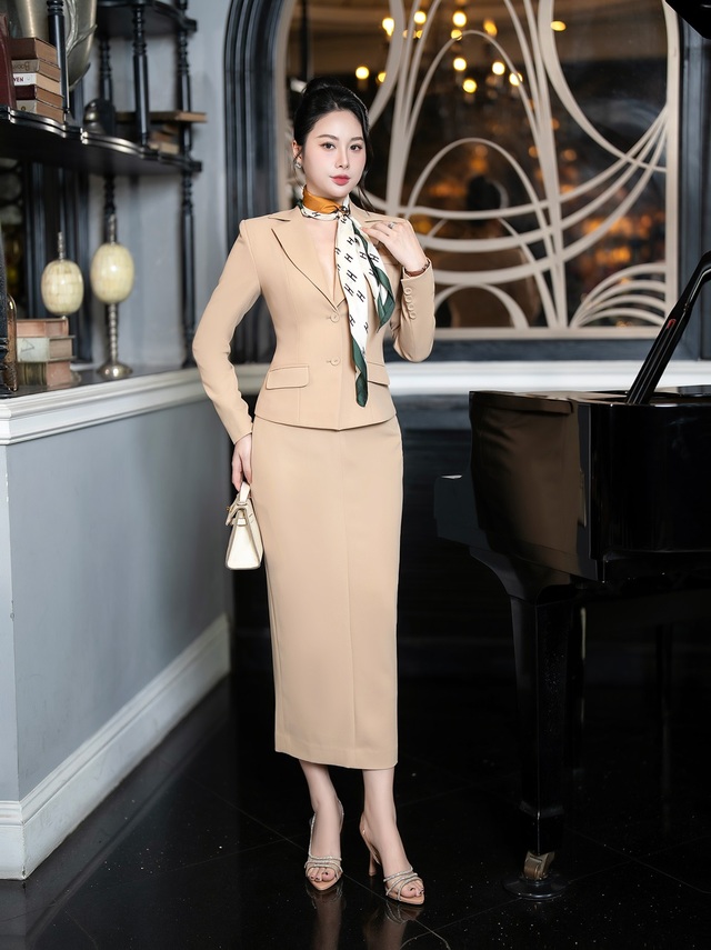 Trang phục màu trung tính, phong cách đỉnh cao của thời trang- Ảnh 3. Trang phục màu trung tính, phong cách đỉnh cao của thời trang- Ảnh 3.