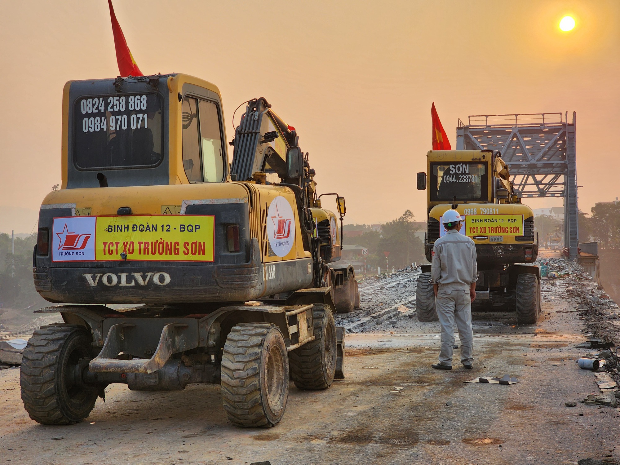 Triển khai thi công cầu Phong Châu mới- Ảnh 3. Triển khai thi công cầu Phong Châu mới- Ảnh 3.