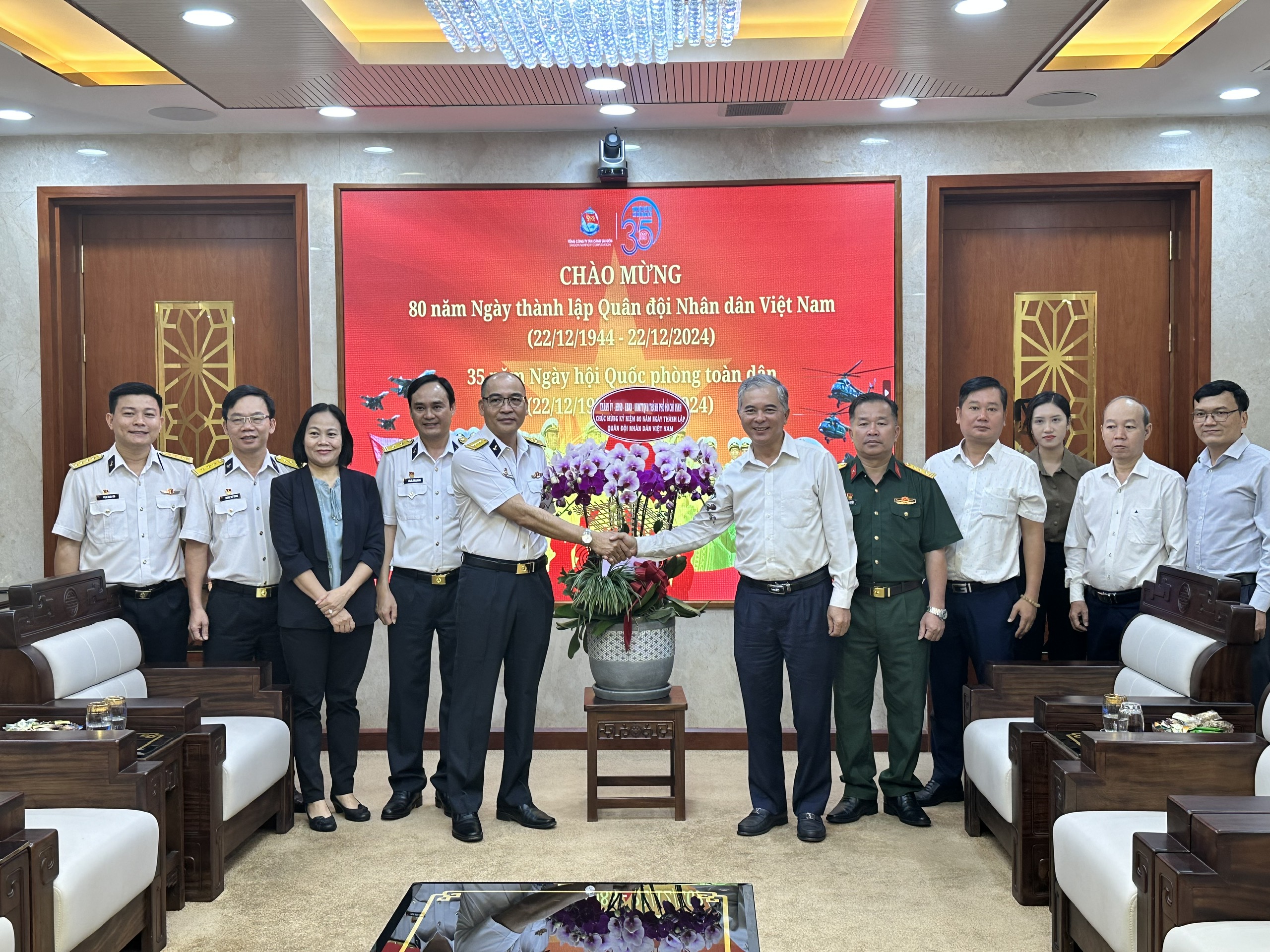 Lãnh đạo TP HCM thăm, chúc mừng các đơn vị quân đội- Ảnh 2. Lãnh đạo TP HCM thăm, chúc mừng các đơn vị quân đội- Ảnh 2.