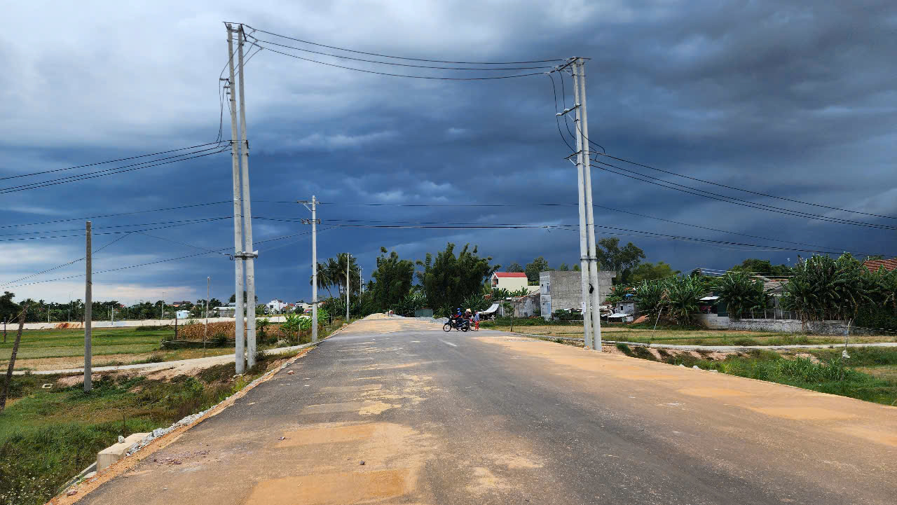 Vẫn vướng mặt bằng, dự án đường 1.200 tỷ ở Quảng Ngãi bao giờ cán đích?- Ảnh 3. Vẫn vướng mặt bằng, dự án đường 1.200 tỷ ở Quảng Ngãi bao giờ cán đích?- Ảnh 3.