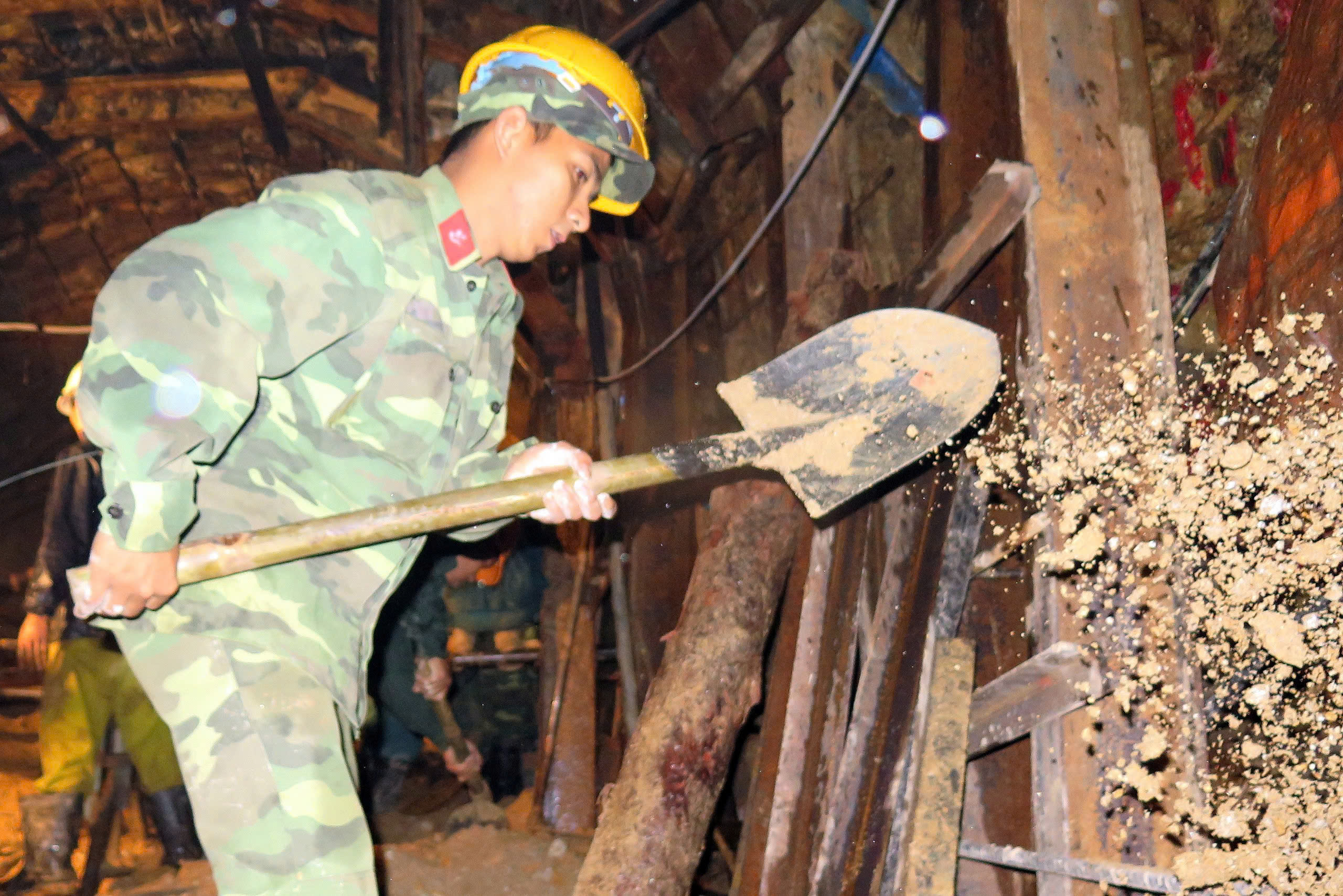 Kỳ tích cứu người của công binh trong vụ sập hầm thủy điện Đạ Dâng - Đạ Chomo- Ảnh 3. Kỳ tích cứu người của công binh trong vụ sập hầm thủy điện Đạ Dâng - Đạ Chomo- Ảnh 3.