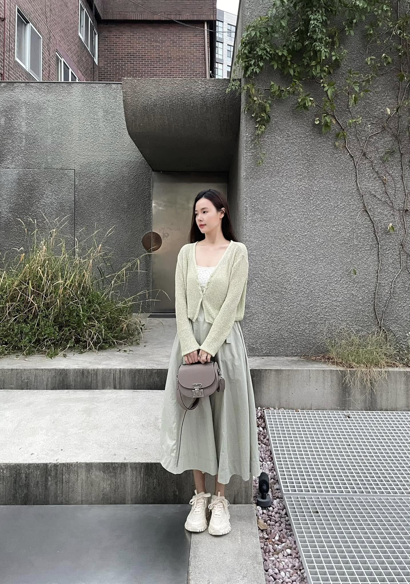 Sau khi lấy chồng, Midu ngày càng "lão hóa ngược" với style trẻ xinh- Ảnh 6. Sau khi lấy chồng, Midu ngày càng "lão hóa ngược" với style trẻ xinh- Ảnh 6.