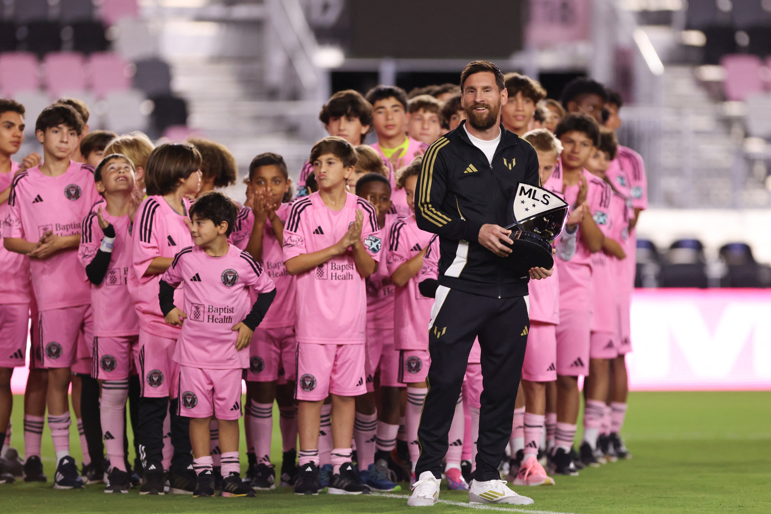Messi sắp có thêm các người bạn như Di Maria và Neymar gia nhập Inter Miami Messi sắp có thêm các người bạn như Di Maria và Neymar gia nhập Inter Miami