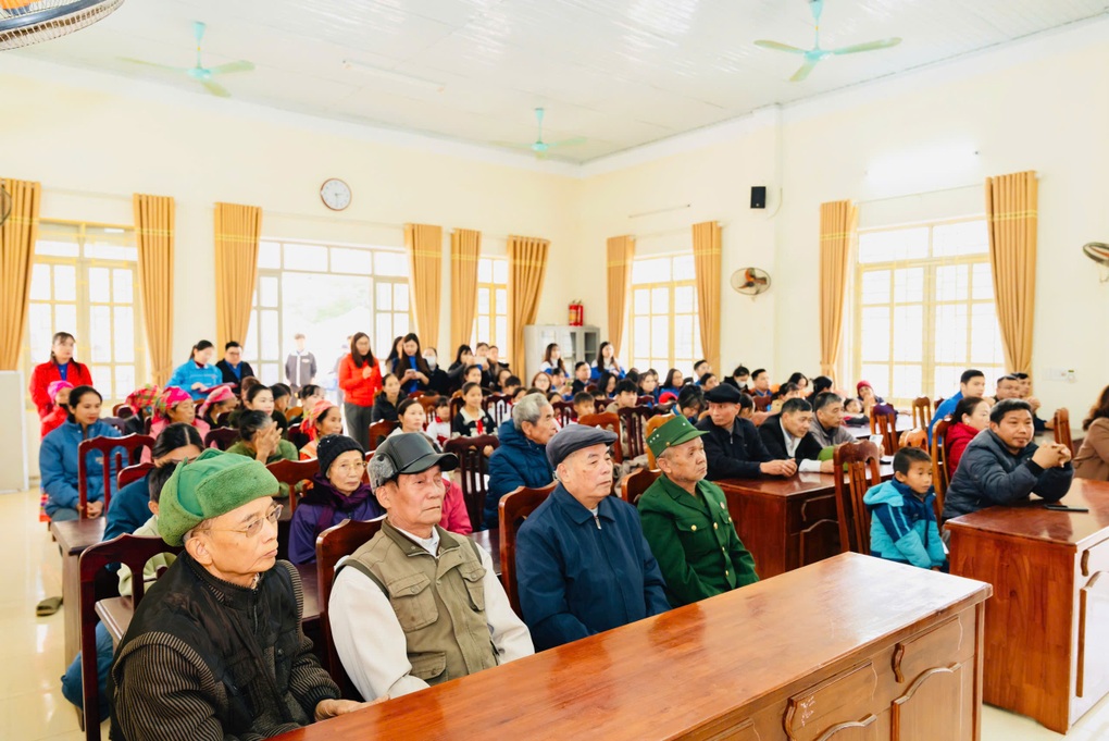 Hành trình tuổi trẻ mang Tết sớm đến đồng bào vùng cao - 2 Hành trình tuổi trẻ mang Tết sớm đến đồng bào vùng cao - 2