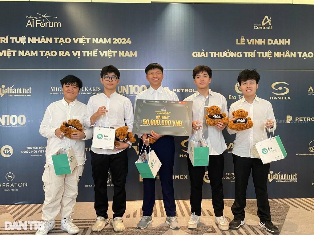 Kỷ niệm về bà, nam sinh đoạt giải nhất cuộc thi về trí tuệ nhân tạo - 3 Kỷ niệm về bà, nam sinh đoạt giải nhất cuộc thi về trí tuệ nhân tạo - 3