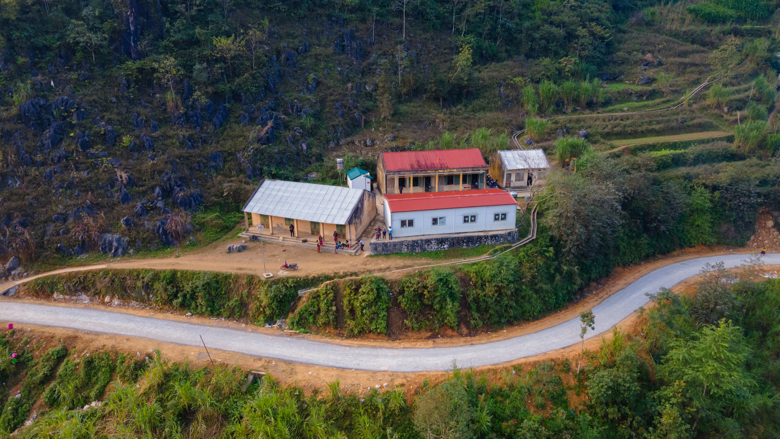 Giáng sinh ấm áp với trẻ em cao nguyên đá Hà Giang- Ảnh 3. Giáng sinh ấm áp với trẻ em cao nguyên đá Hà Giang- Ảnh 3.