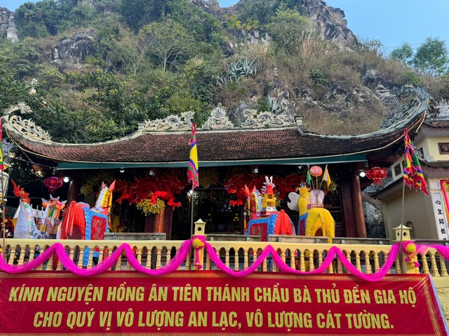 Thanh Hóa: Phát huy giá trị di sản văn hóa tâm linh Đền Chầu Đệ Tứ - Ảnh 3. Thanh Hóa: Phát huy giá trị di sản văn hóa tâm linh Đền Chầu Đệ Tứ - Ảnh 3.