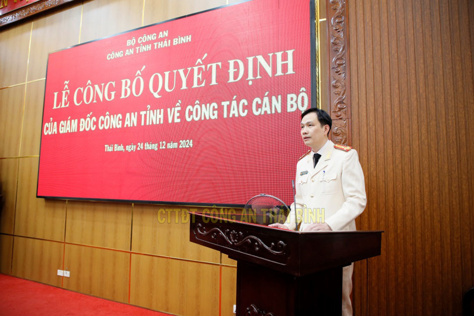 Thượng tá Nguyễn Trung Hưng phát biểu nhận nhiệm vụ. Ảnh: Công an Thái Bình