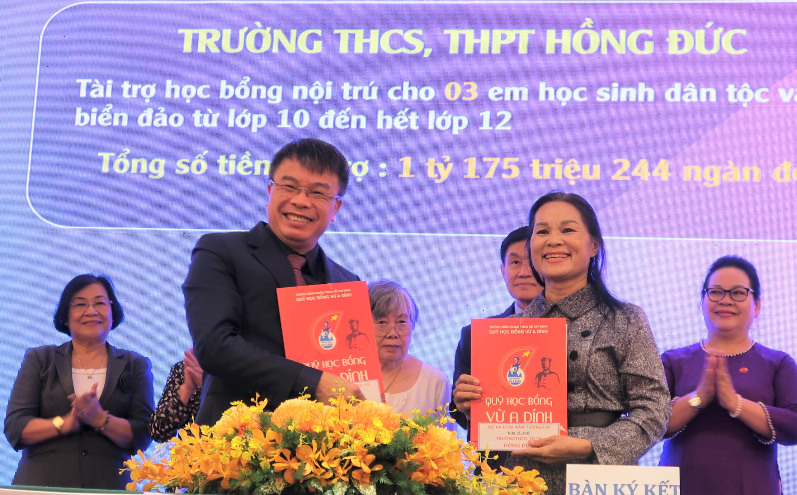 Quỹ Học bổng Vừ A Dính tiếp tục mang mùa xuân tương lai cho học sinh vùng cao và hải đảo- Ảnh 3. Quỹ Học bổng Vừ A Dính tiếp tục mang mùa xuân tương lai cho học sinh vùng cao và hải đảo- Ảnh 3.