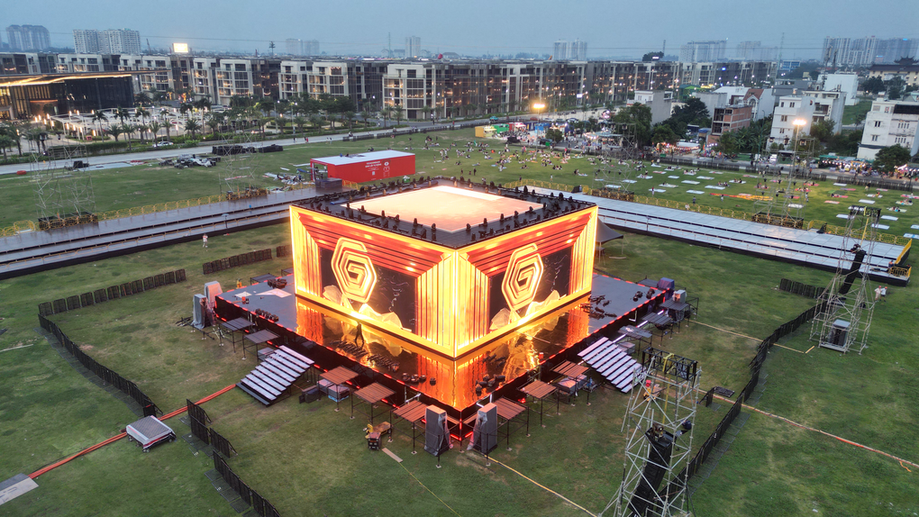Hé lộ sân khấu lập phương khổng lồ trong đêm countdown tại The Global City - 3 Hé lộ sân khấu lập phương khổng lồ trong đêm countdown tại The Global City - 3