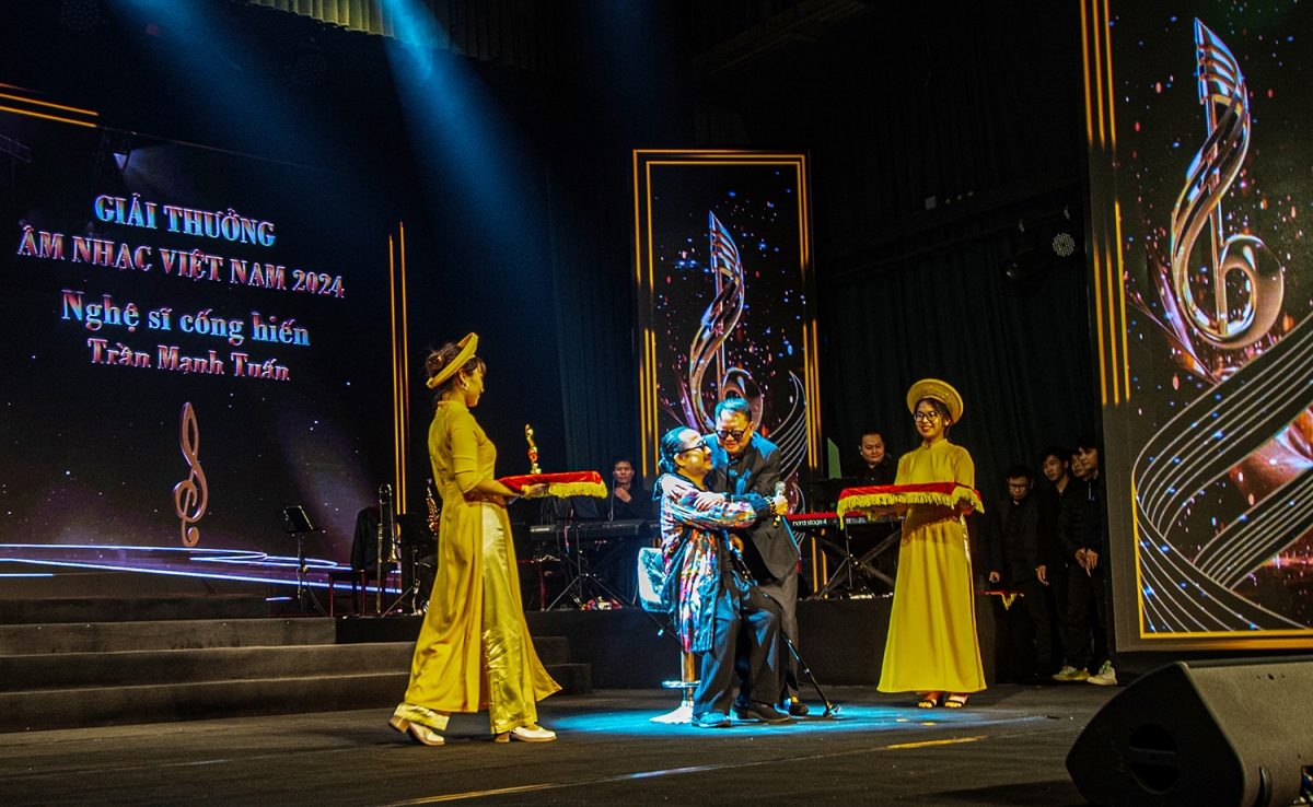tùng dương, hà trần, Đức trí lần đầu tiên đoạt giải sol vàng hình ảnh 3 tung duong, ha tran, Duc tri lan dau tien doat giai sol vang hinh anh 3