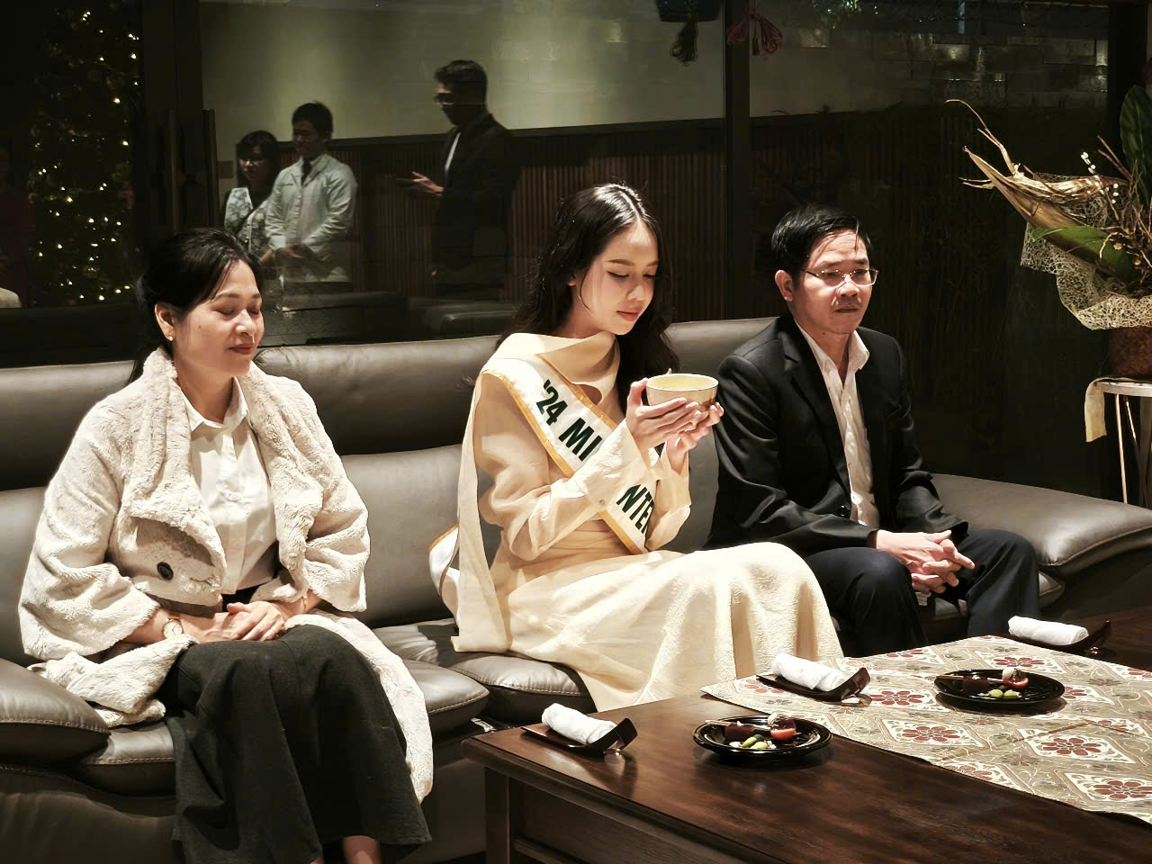 Hoa hậu Thanh Thủy trải nghiệm văn hóa trà đạo tại dinh thự Tổng lãnh sự quán Nhật Bản- Ảnh 3. Hoa hậu Thanh Thủy trải nghiệm văn hóa trà đạo tại dinh thự Tổng lãnh sự quán Nhật Bản- Ảnh 3.