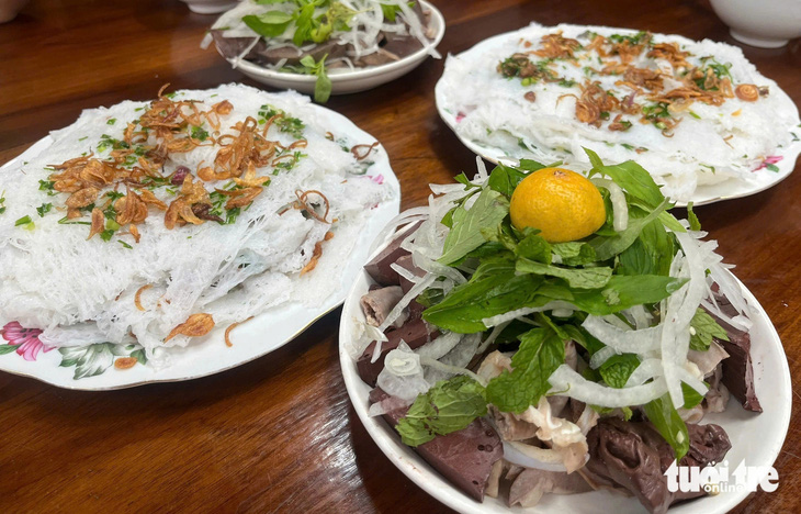 Ẩm thực Phú Yên gói trọn trong gian bếp bà nội: nào là bánh xèo, cơm gà, bánh hỏi lòng heo - Ảnh 3. Ẩm thực Phú Yên gói trọn trong gian bếp bà nội: nào là bánh xèo, cơm gà, bánh hỏi lòng heo - Ảnh 3.