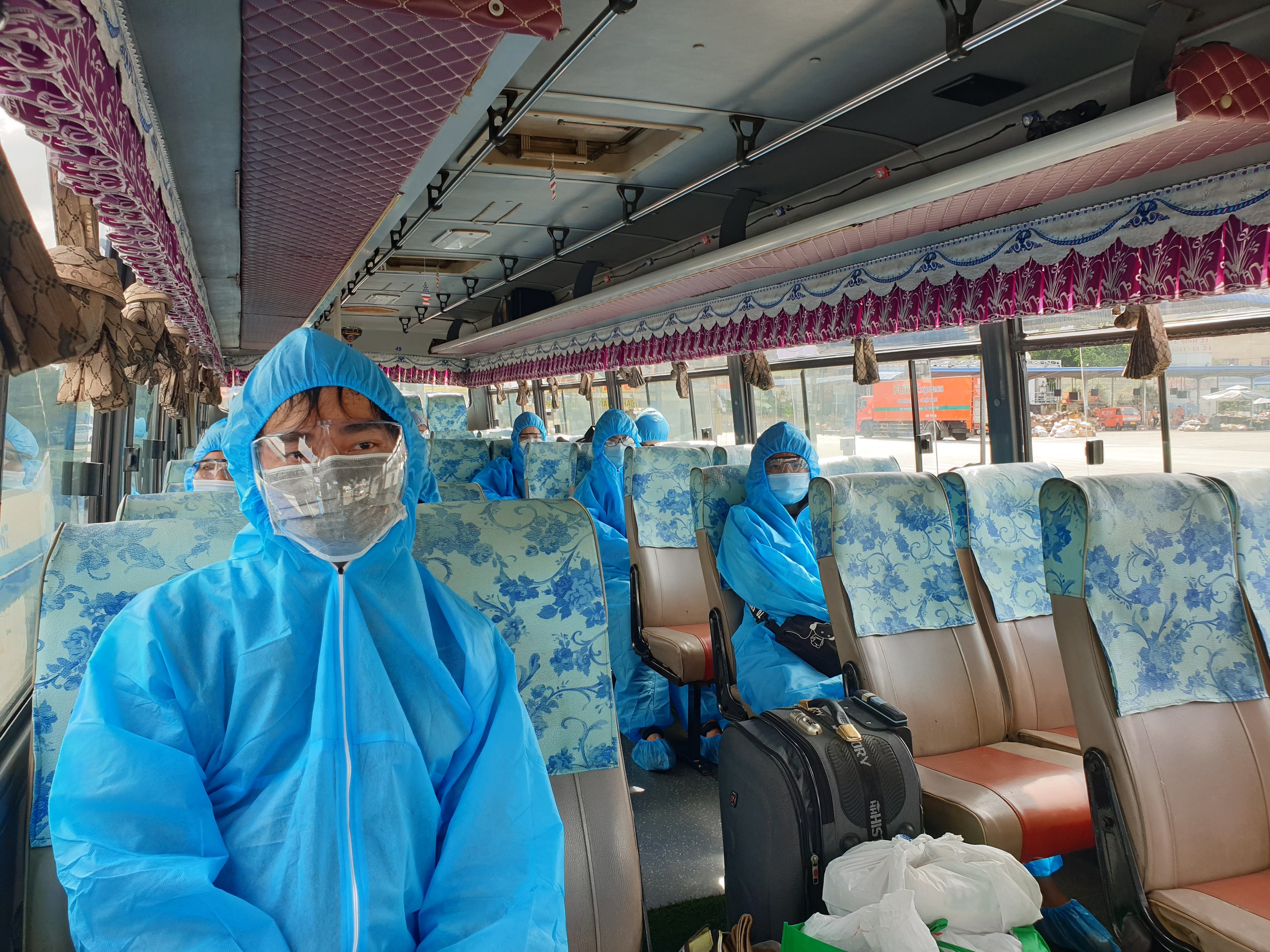 Bác tài phải là những đại sứ an toàn giao thông- Ảnh 2. Bác tài phải là những đại sứ an toàn giao thông- Ảnh 2.