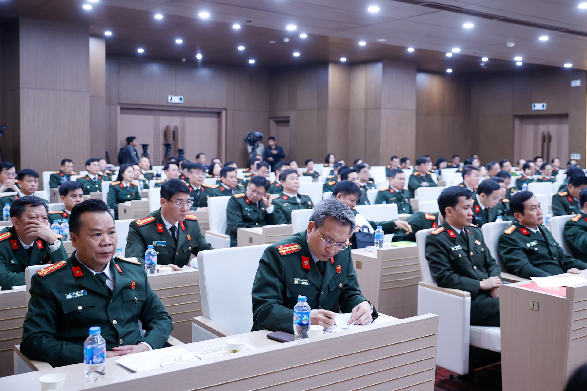 Thủ tướng: Lực lượng công an nhân dân gương mẫu đi đầu tăng tốc bứt phá- Ảnh 5. Thủ tướng: Lực lượng công an nhân dân gương mẫu đi đầu tăng tốc bứt phá- Ảnh 5.