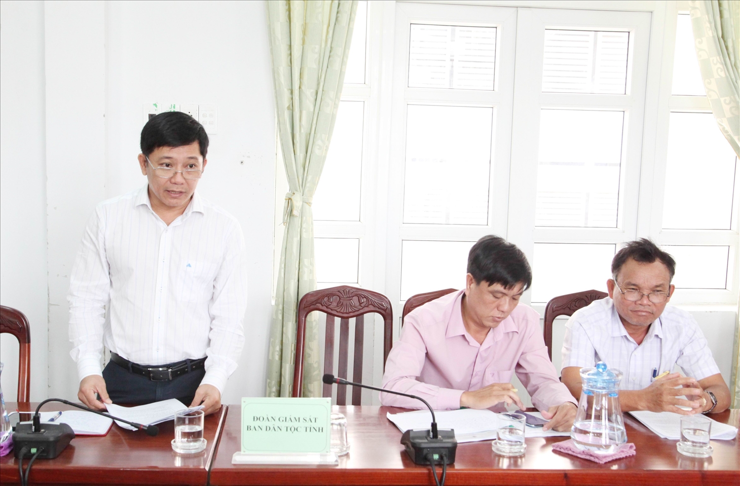 Ông Bạch Văn Dương, Phó Trưởng Ban Dân tộc tỉnh Ninh Thuận phát biểu kết luận buổi giám sát tại UBND huyện Thuận Nam. Ông Bạch Văn Dương, Phó Trưởng Ban Dân tộc tỉnh Ninh Thuận phát biểu kết luận buổi giám sát tại UBND huyện Thuận Nam.