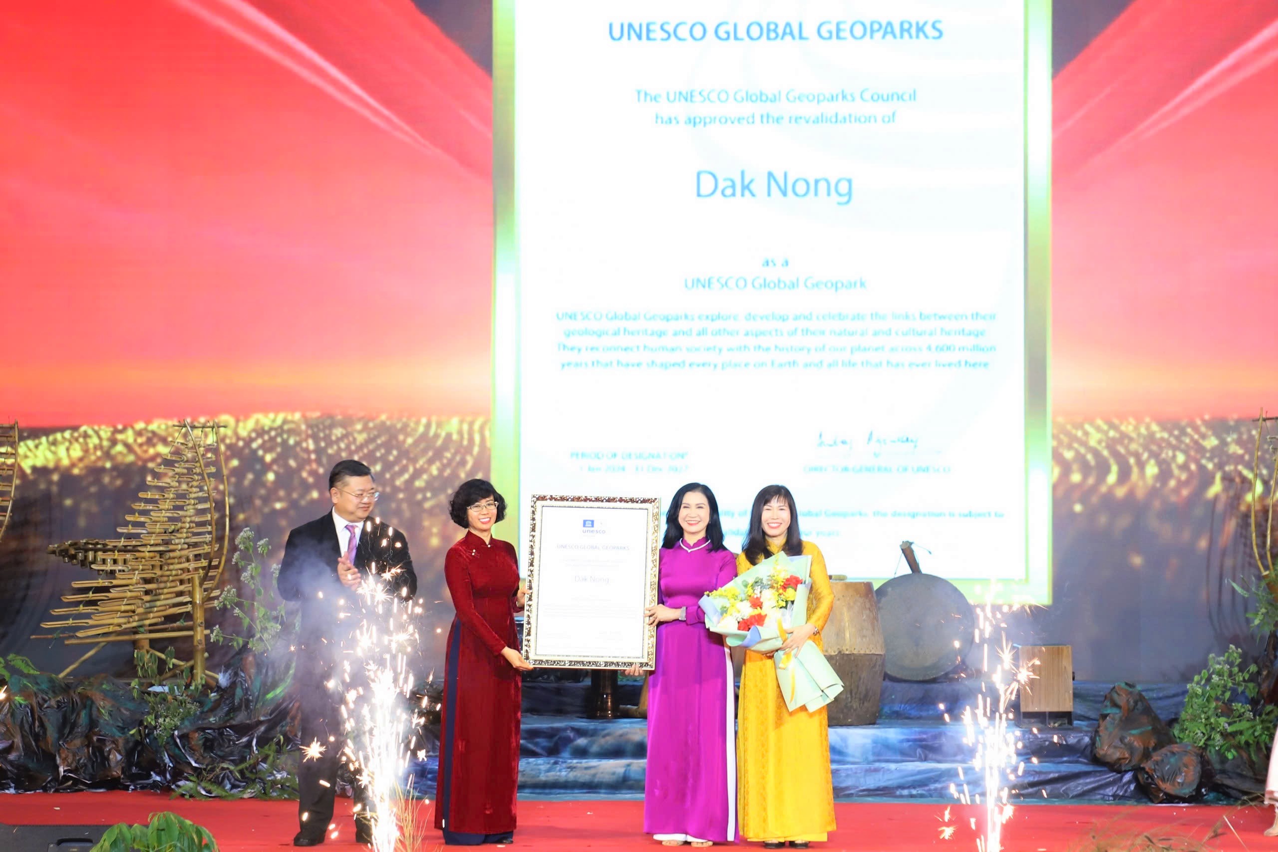 Đón nhận danh hiệu Công viên địa chất toàn cầu UNESCO Đắk Nông lần thứ 2- Ảnh 2. Đón nhận danh hiệu Công viên địa chất toàn cầu UNESCO Đắk Nông lần thứ 2- Ảnh 2.