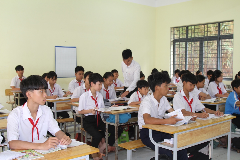 Điều kiện học tập của học sinh Trường THCS Nâm N’Đir từng bước được cải thiện.