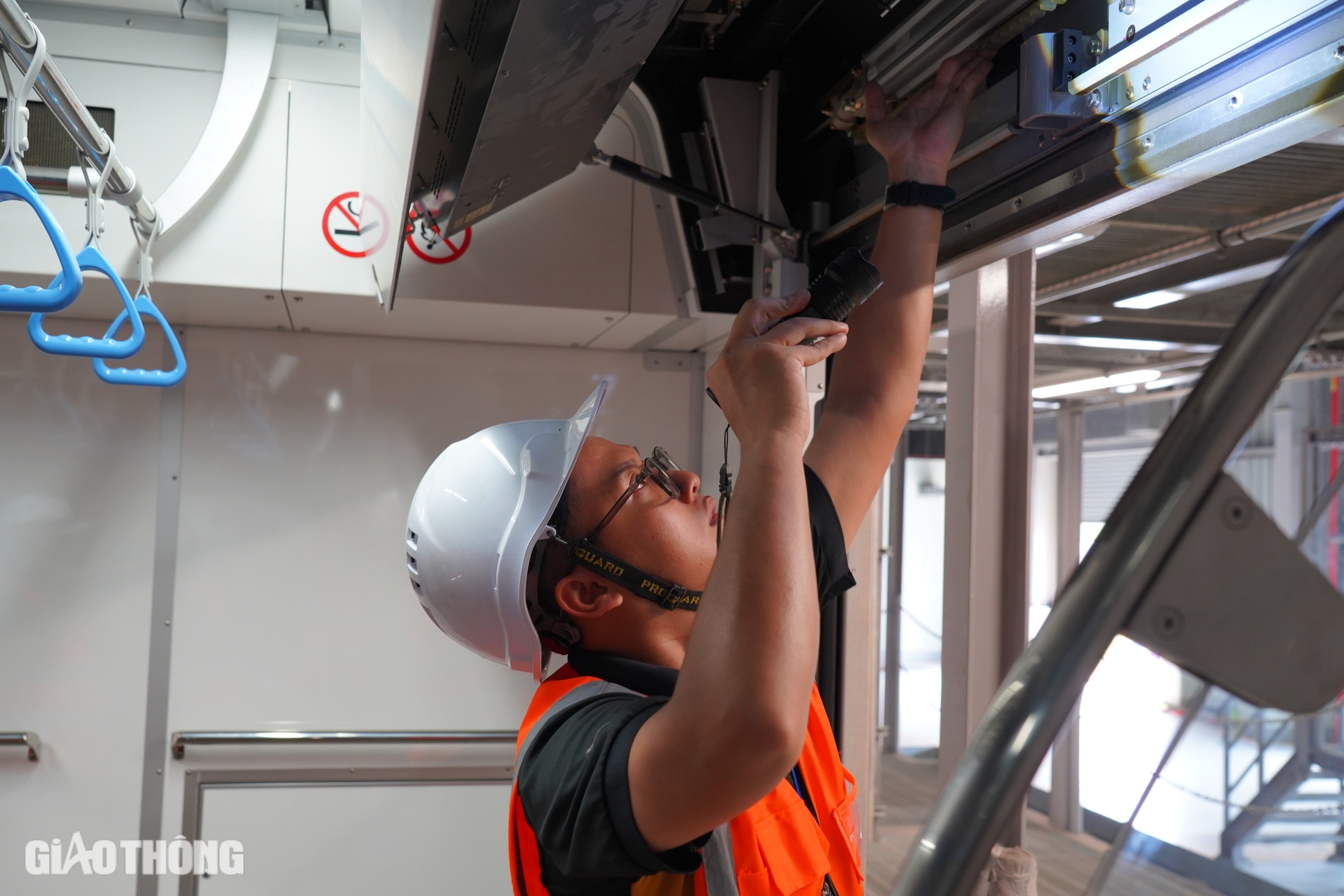 Khám phá hậu trường chăm sóc, bảo dưỡng các đoàn tàu metro số 1- Ảnh 11. Khám phá hậu trường chăm sóc, bảo dưỡng các đoàn tàu metro số 1- Ảnh 11.