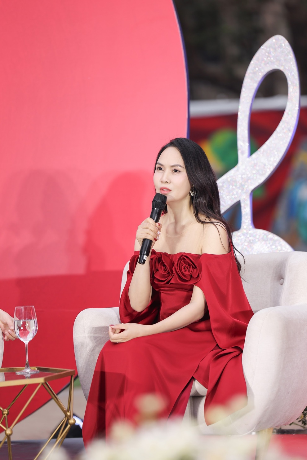 NSND Mai Hoa: Tôi hát nhạc buồn nhưng an yên, không cô đơn trên sofa - 2 NSND Mai Hoa: Tôi hát nhạc buồn nhưng an yên, không cô đơn trên sofa - 2