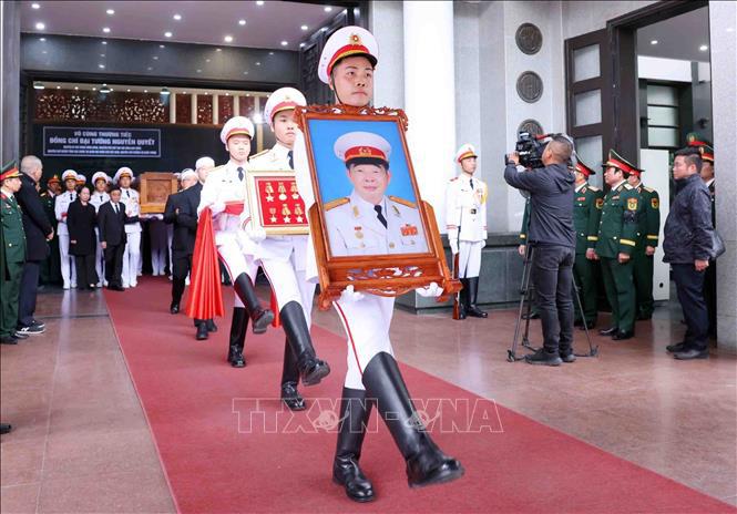 Lễ di quan linh cữu Đại tướng Nguyễn Quyết về nơi an nghỉ cuối cùng. Ảnh: Phạm Kiên/TTXVN