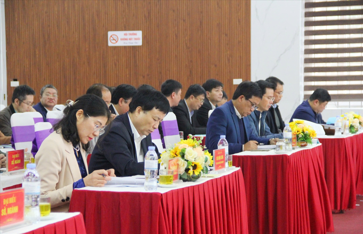 Các đại biểu tham dự hội nghị Các đại biểu tham dự hội nghị