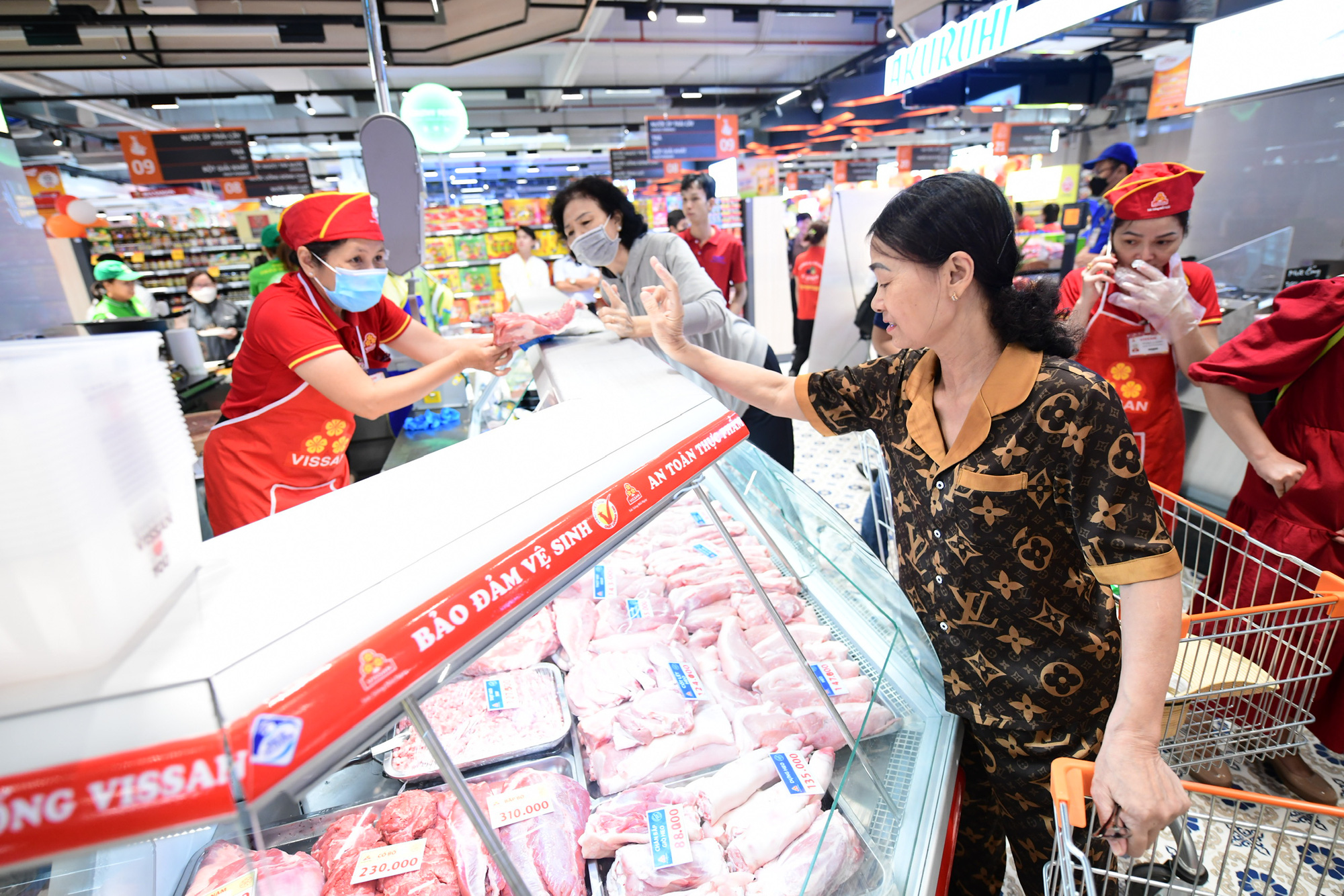 Saigon Co.op giữ bình ổn giá, tăng cường hàng hóa Tết Nguyên Đán 2025 - Ảnh 5.