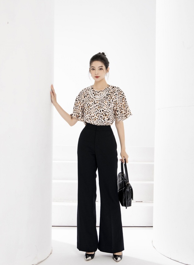 Thời trang da báo - lựa chọn táo bạo cho phái đẹp hiện đại- Ảnh 7. Thời trang da báo - lựa chọn táo bạo cho phái đẹp hiện đại- Ảnh 7.