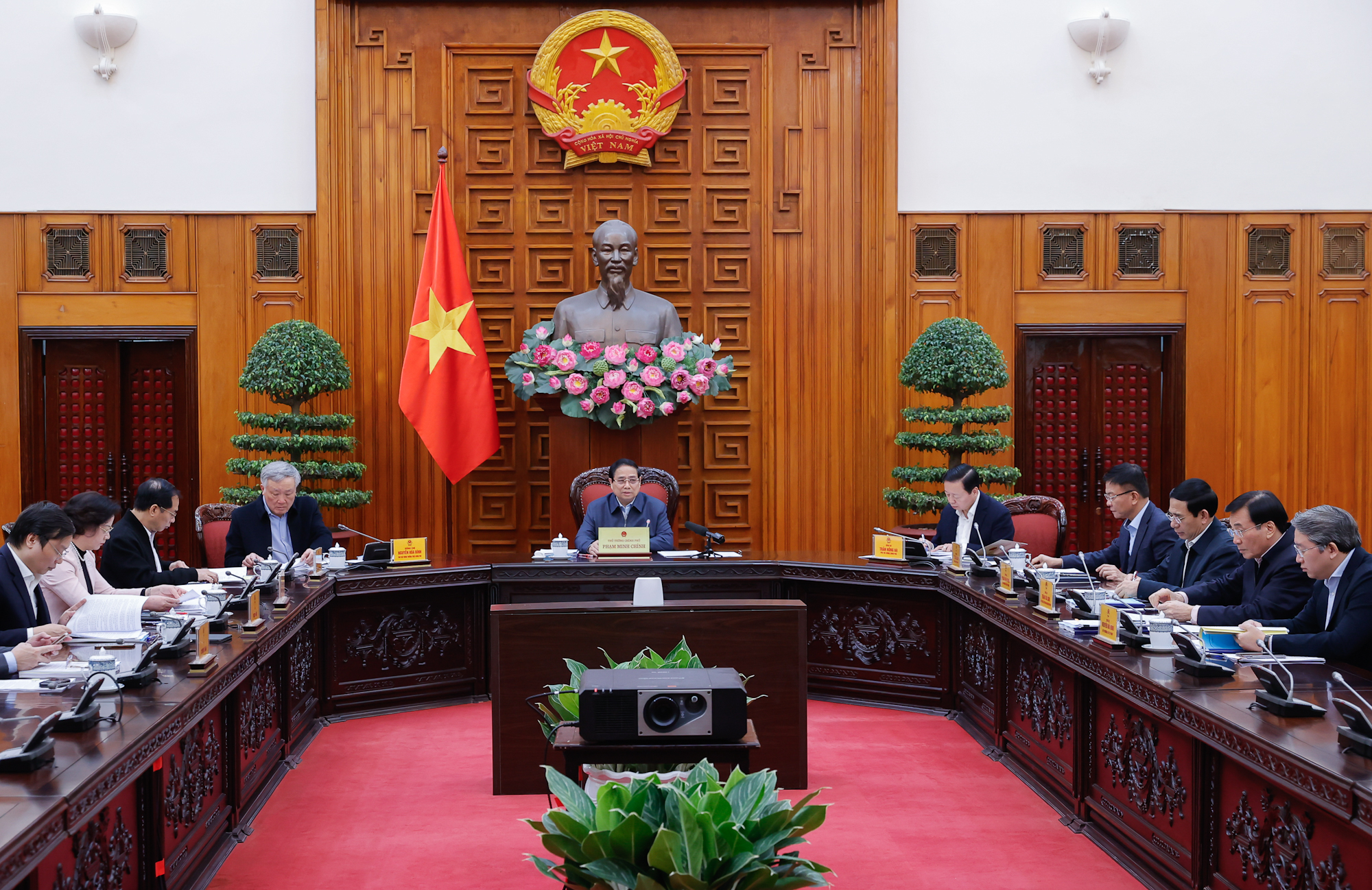 Thủ tướng: Trình Bộ Chính trị để sớm ban hành chế độ, chính sách khi sắp xếp bộ máy- Ảnh 2. Thủ tướng: Trình Bộ Chính trị để sớm ban hành chế độ, chính sách khi sắp xếp bộ máy- Ảnh 2.