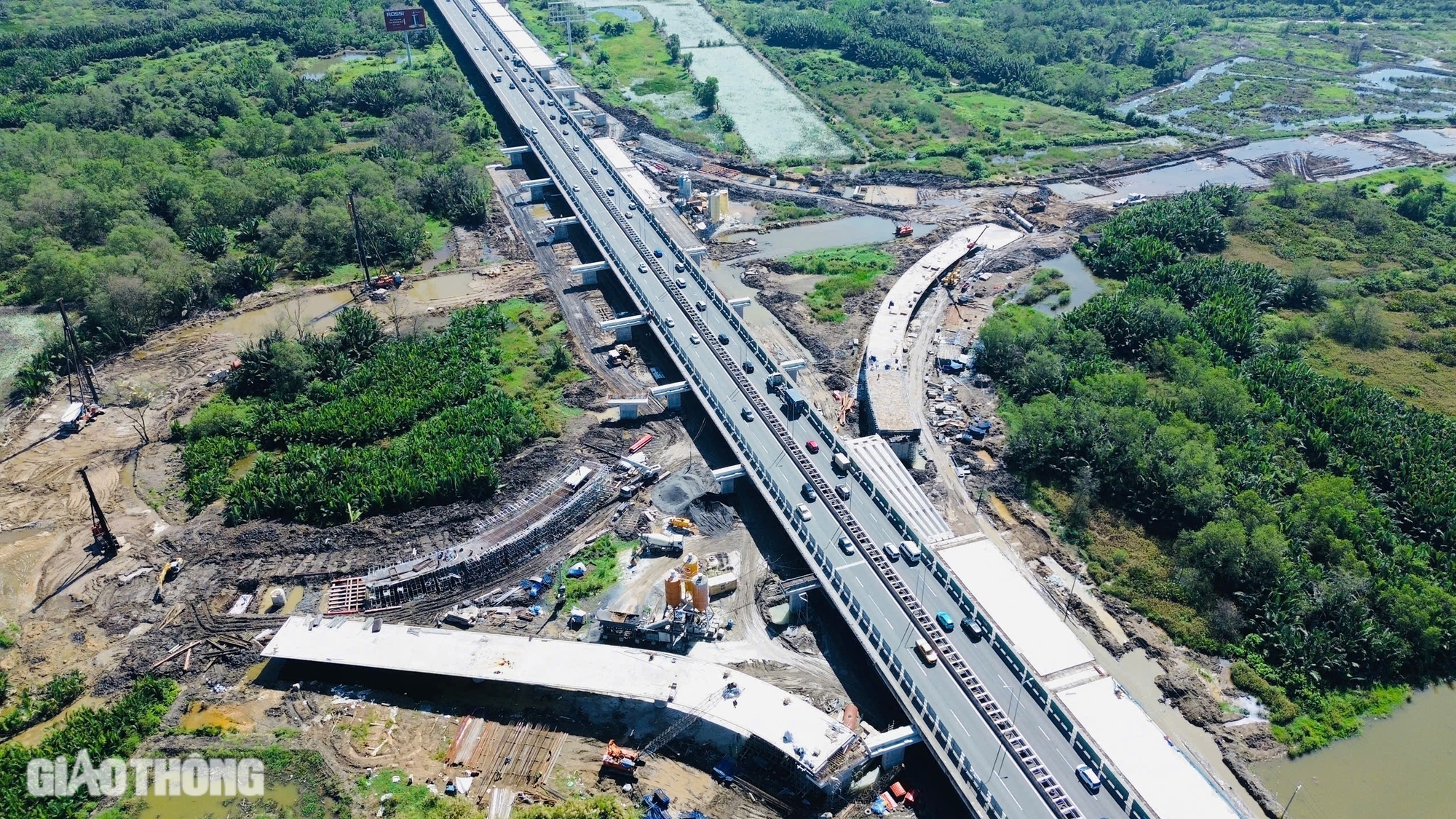 Xuyên lễ, xuyên Tết thi công Vành đai 3 TP.HCM, thông xe 15km cầu cạn năm 2025- Ảnh 4. Xuyên lễ, xuyên Tết thi công Vành đai 3 TP.HCM, thông xe 15km cầu cạn năm 2025- Ảnh 4.