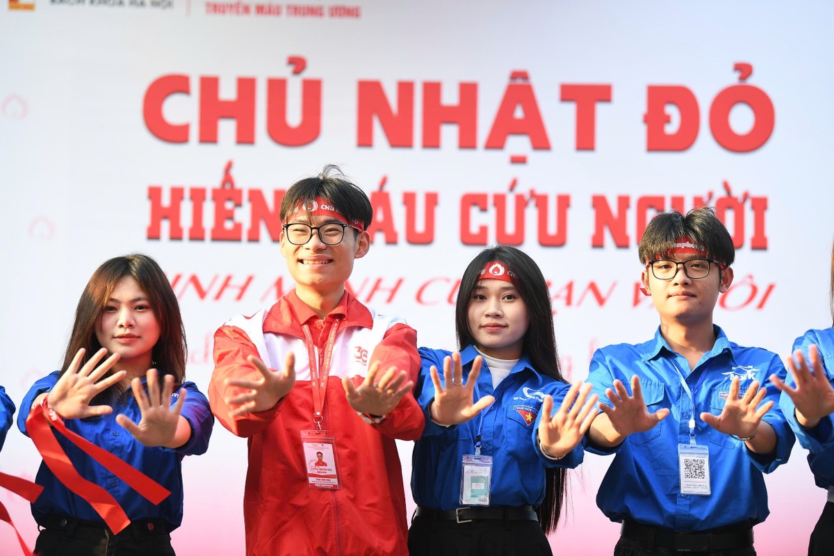 chu nhat do lan thu 17 lan toa thong diep hien mau cuu nguoi sinh menh cua ban va toi hinh 2