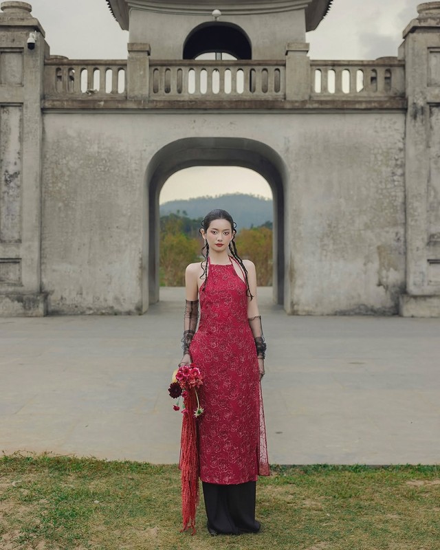 ‘Cơn sốt’ sắc đen đỏ xâm chiếm mùa lễ hội- Ảnh 6. ‘Cơn sốt’ sắc đen đỏ xâm chiếm mùa lễ hội- Ảnh 6.