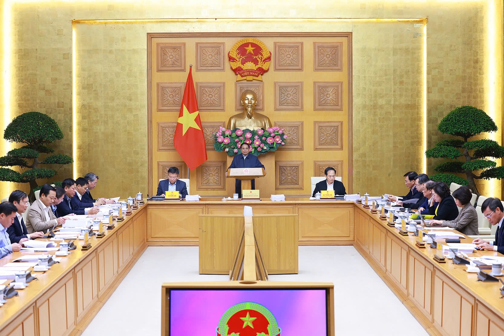 Thủ tướng: Dứt khoát bỏ tư duy 'không biết mà vẫn quản, không quản được thì cấm'- Ảnh 5. Thủ tướng: Dứt khoát bỏ tư duy 'không biết mà vẫn quản, không quản được thì cấm'- Ảnh 5.