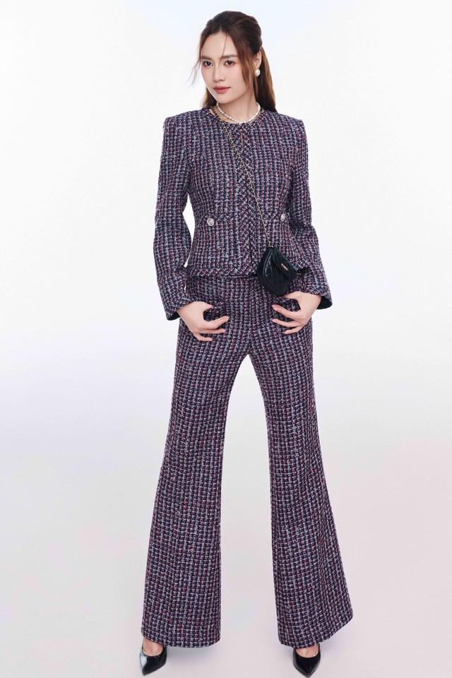 Khơi gợi vẻ tiểu thư, thần thái quý phái cùng thời trang vải tweed- Ảnh 4. Khơi gợi vẻ tiểu thư, thần thái quý phái cùng thời trang vải tweed- Ảnh 4.