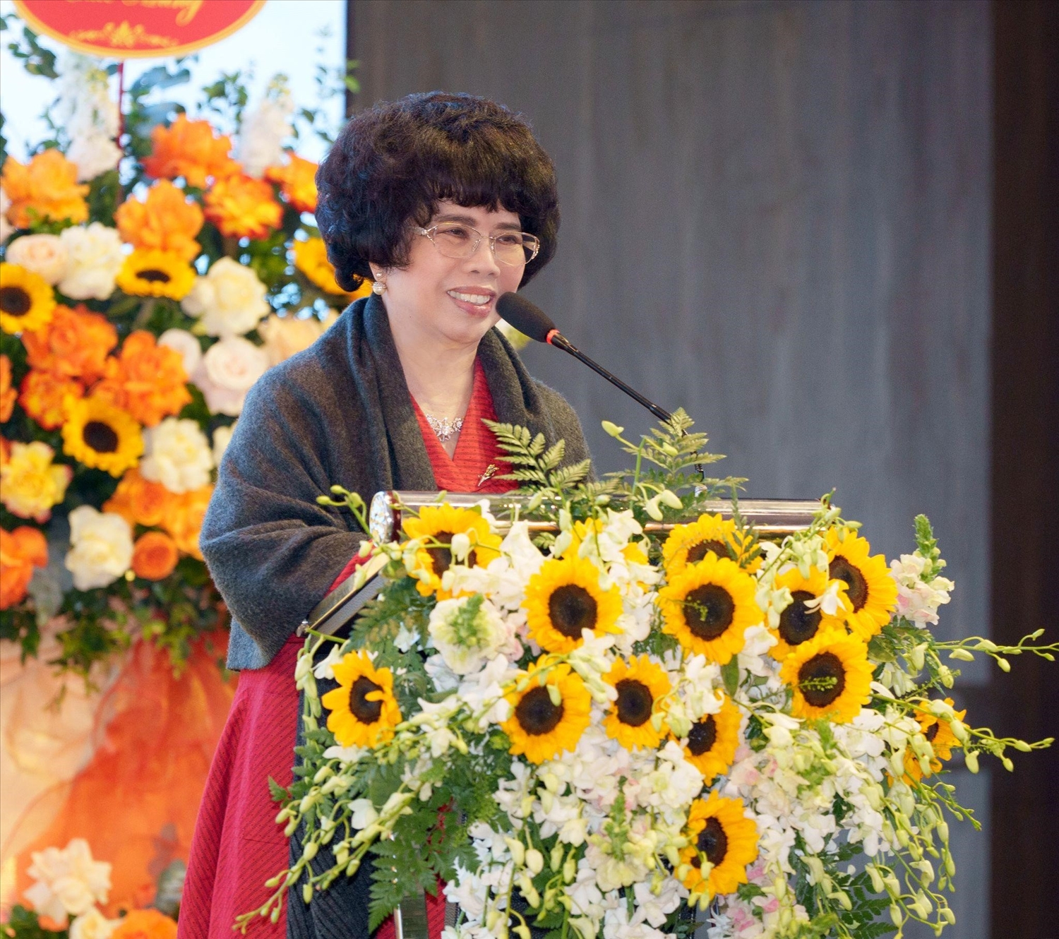AHLĐ Thái Hương, Nhà sáng lập, Chủ tịch Hội đồng Chiến lược Tập đoàn TH, Tổng giám đốc Ngân hàng TMCP Bắc Á, Chủ tịch nhiệm kỳ II của ATE phát biểu tại Đại hội AHLĐ Thái Hương, Nhà sáng lập, Chủ tịch Hội đồng Chiến lược Tập đoàn TH, Tổng giám đốc Ngân hàng TMCP Bắc Á, Chủ tịch nhiệm kỳ II của ATE phát biểu tại Đại hội