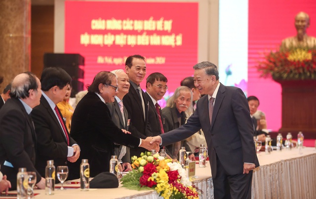 Tổng Bí thư Tô Lâm: Văn nghệ sĩ cần chiếm lĩnh những đỉnh cao mới trong sáng tạo nghệ thuật - Ảnh 2. Tổng Bí thư Tô Lâm: Văn nghệ sĩ cần chiếm lĩnh những đỉnh cao mới trong sáng tạo nghệ thuật - Ảnh 2.