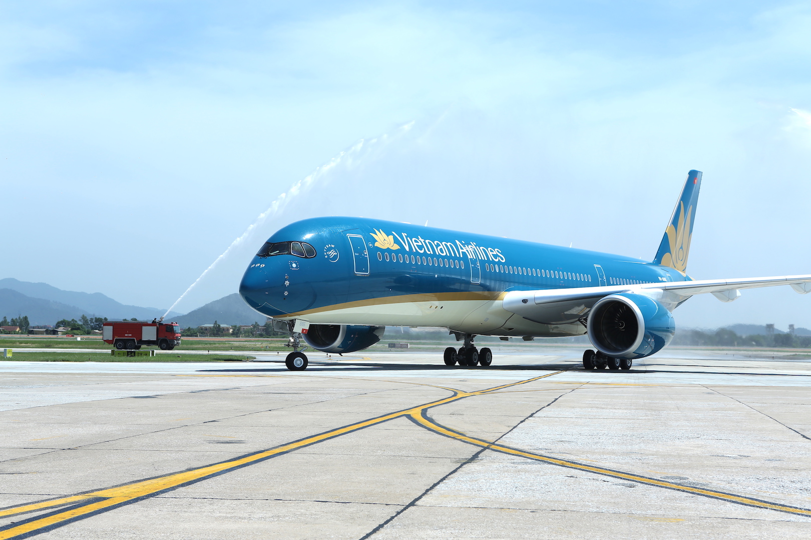Vietnam Airlines đặt mục tiêu vận chuyển hơn 25 triệu khách trong năm 2025- Ảnh 2. Vietnam Airlines đặt mục tiêu vận chuyển hơn 25 triệu khách trong năm 2025- Ảnh 2.