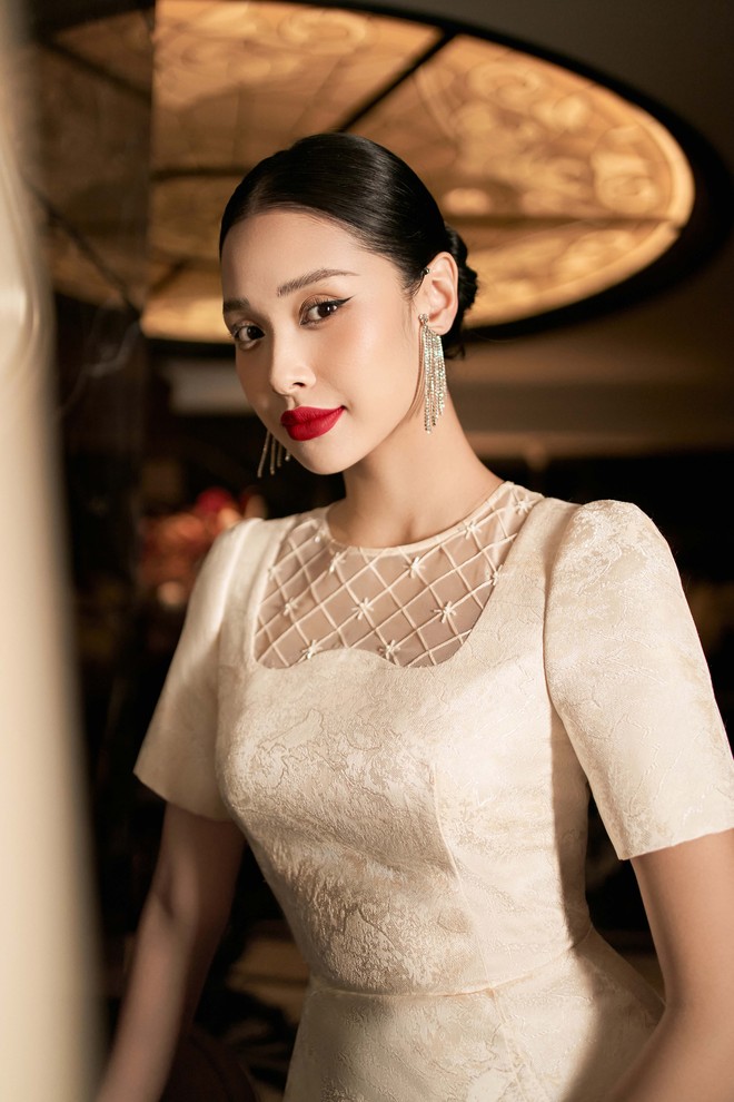 Đầm dự tiệc đính kết và 3 gam màu sang trọng bậc nhất là đây- Ảnh 13. Đầm dự tiệc đính kết và 3 gam màu sang trọng bậc nhất là đây- Ảnh 13.