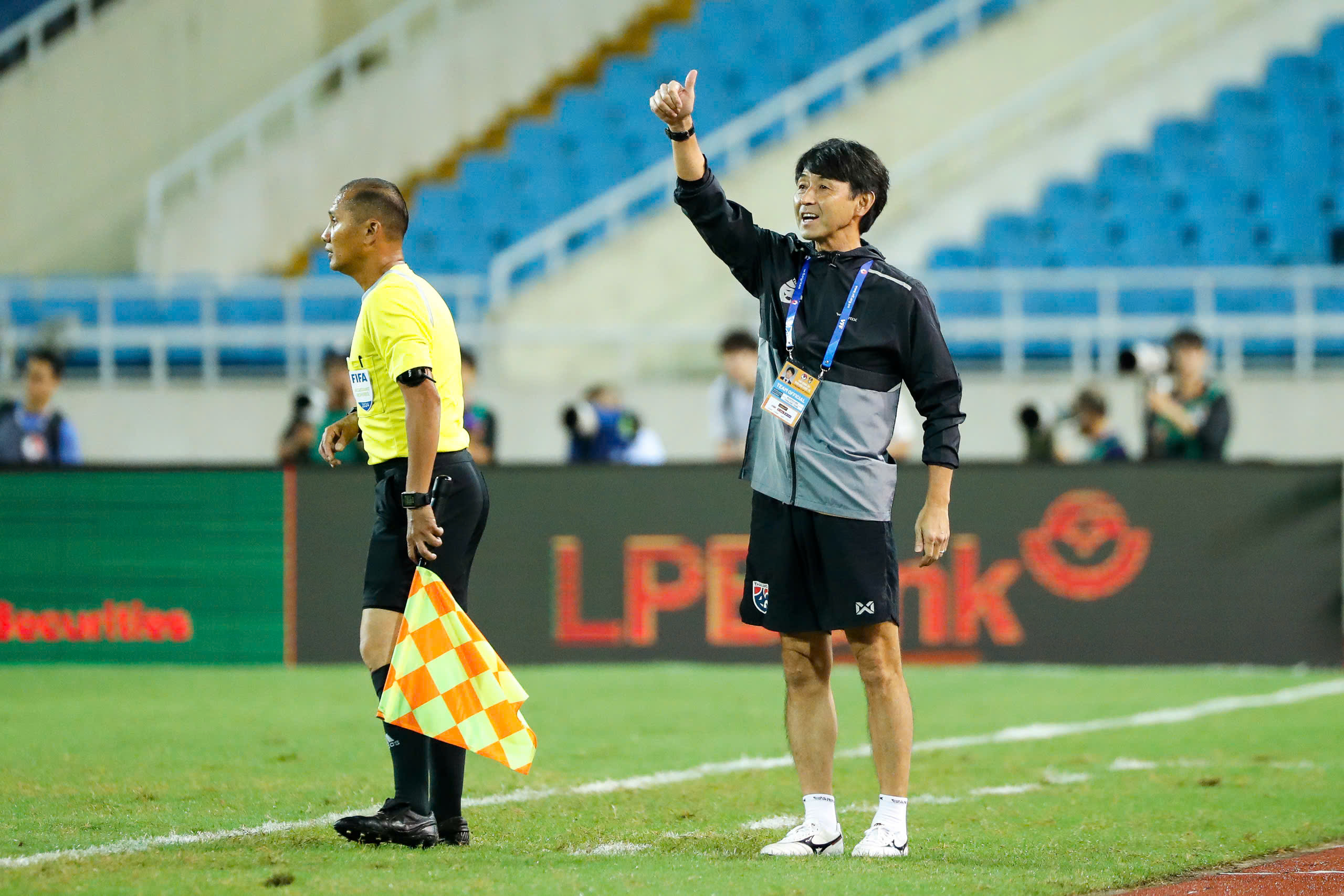 HLV Ishii: 'Xuân Son nguy hiểm, ghi nhiều bàn nhưng Thái Lan sẽ kiểm soát cậu ấy'- Ảnh 2. HLV Ishii: 'Xuân Son nguy hiểm, ghi nhiều bàn nhưng Thái Lan sẽ kiểm soát cậu ấy'- Ảnh 2.