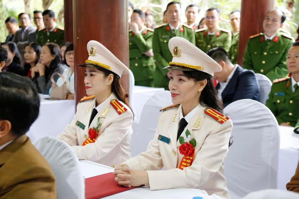 2 nữ giảng viên Học viện Cảnh sát Nhân dân nhận quyết định bổ nhiệm chức danh Phó Giáo sư - Ảnh 1. 2 nữ giảng viên Học viện Cảnh sát Nhân dân nhận quyết định bổ nhiệm chức danh Phó Giáo sư - Ảnh 1.