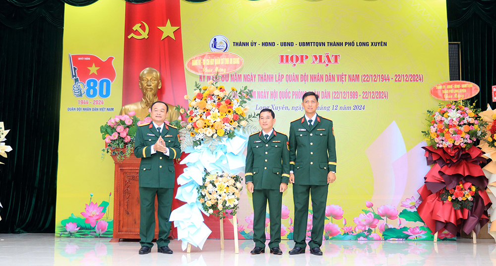 Long Xuyên họp mặt kỷ niệm 80 năm Ngày thành lập Quân đội nhân dân Việt Nam