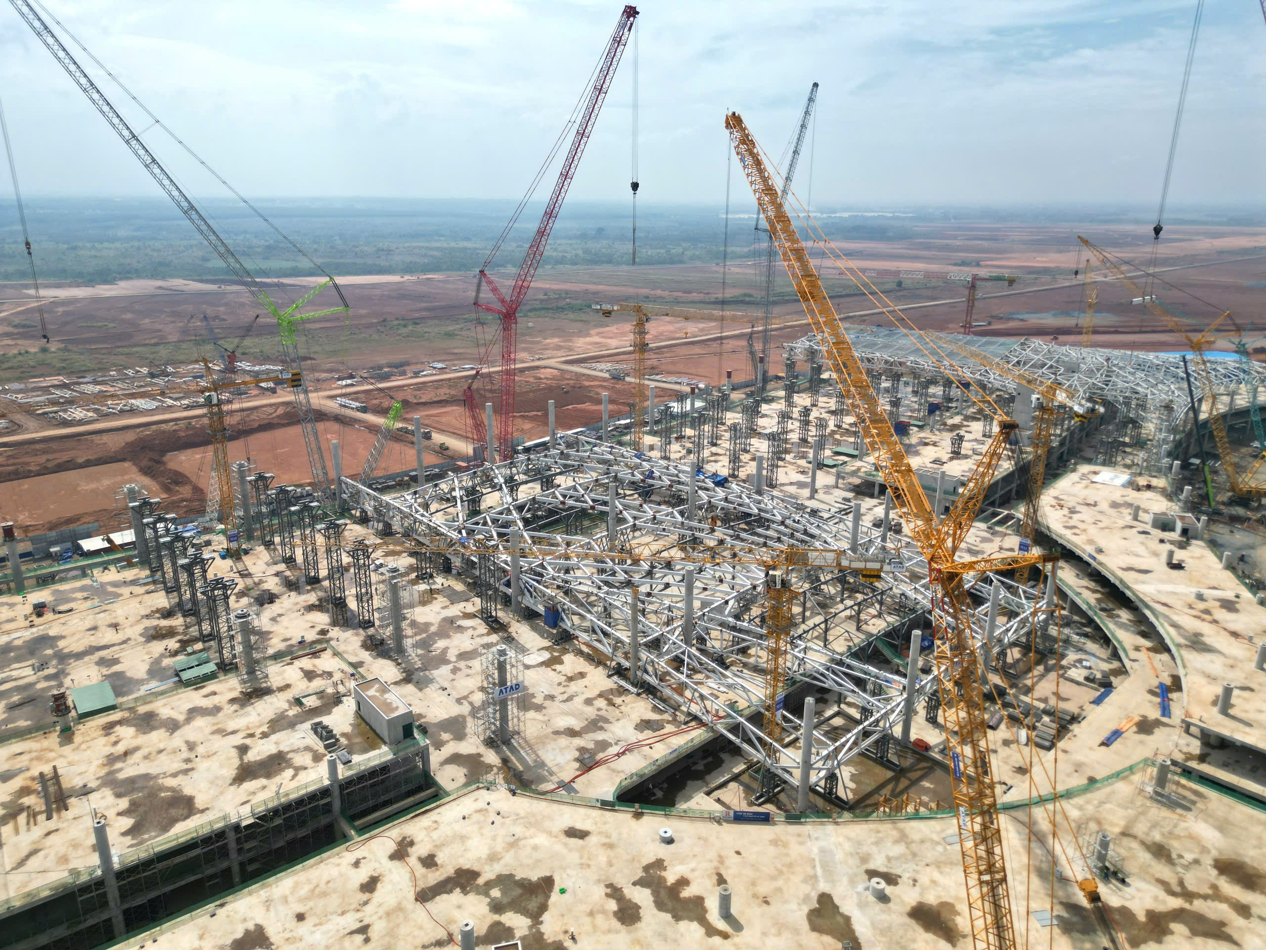 Sân bay Long Thành: 6 gói thầu lớn tìm nhà thầu để kịp khởi công đầu năm 2025- Ảnh 1. Sân bay Long Thành: 6 gói thầu lớn tìm nhà thầu để kịp khởi công đầu năm 2025- Ảnh 1.
