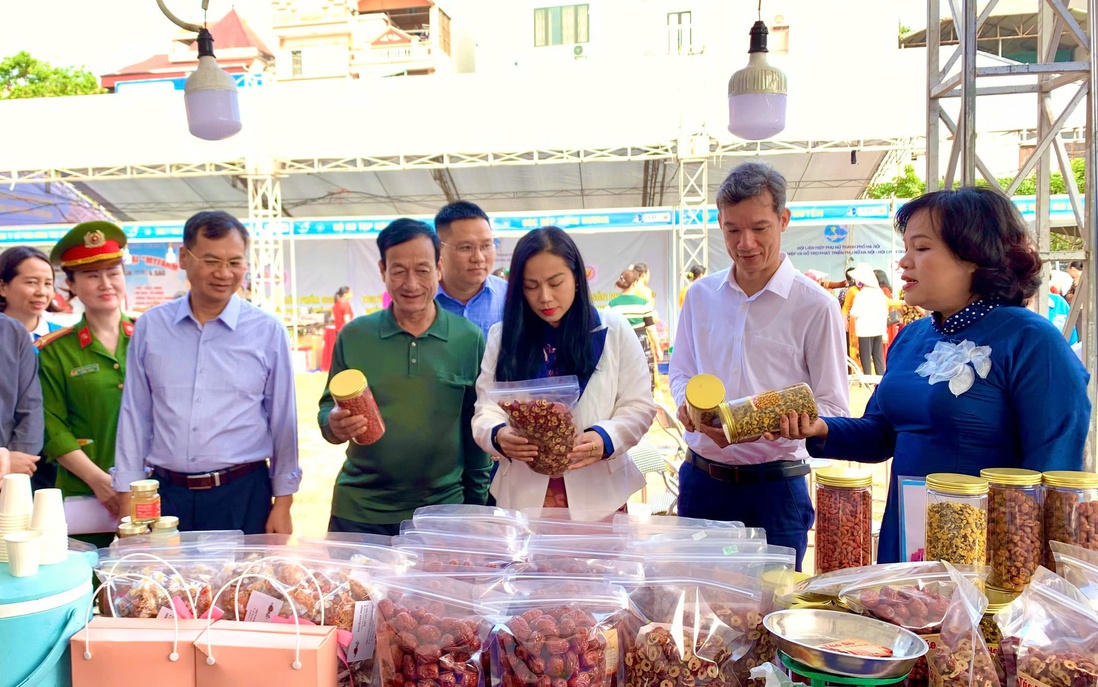 64 gian hàng quảng bá sản phẩm OCOP, đặc sản vùng miền của phụ nữ Thủ đô 64 gian hàng quảng bá sản phẩm OCOP, đặc sản vùng miền của phụ nữ Thủ đô