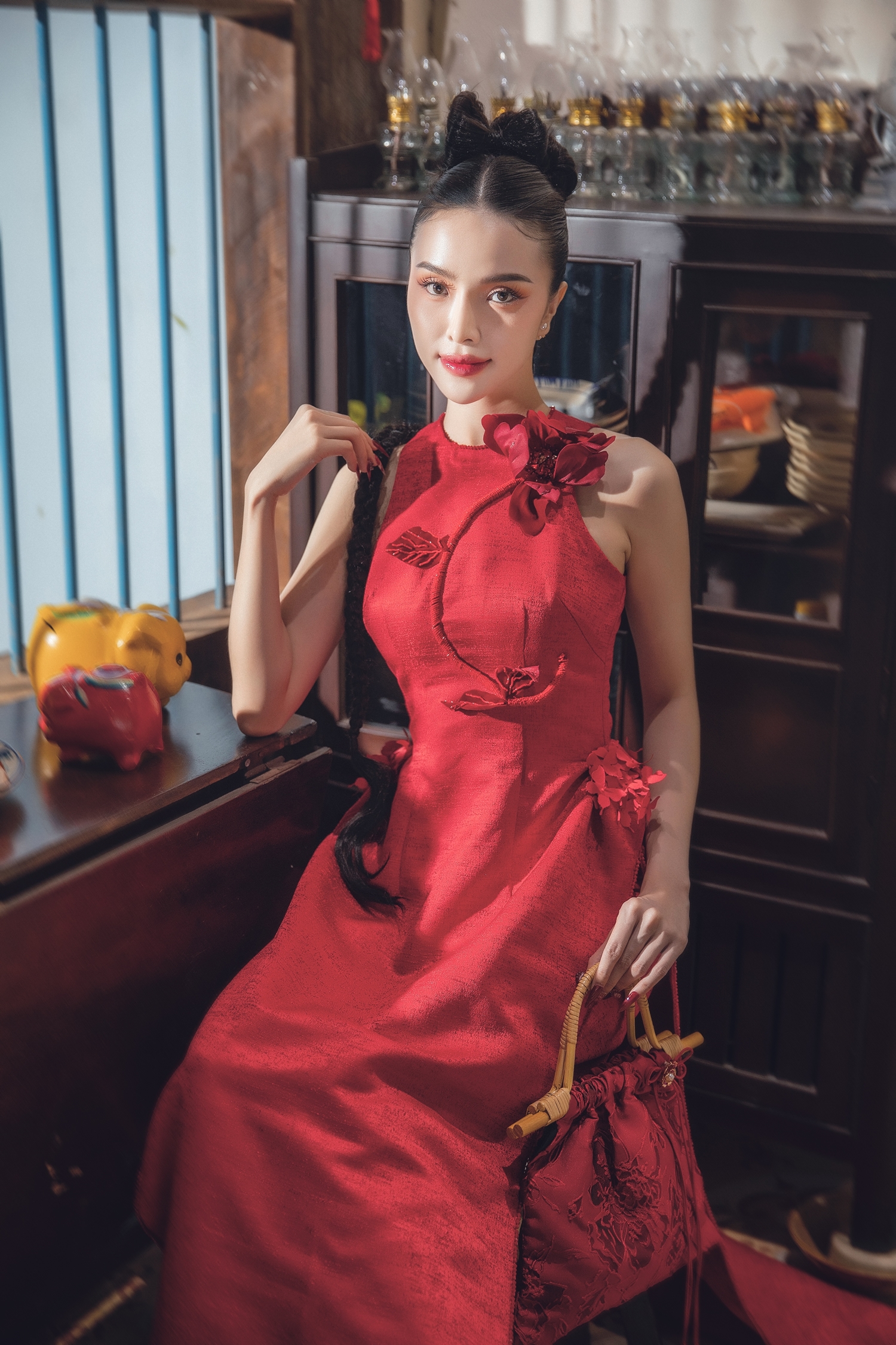Á hậu Lê Phan Hạnh Nguyên hóa nàng thơ với áo dài xuân- Ảnh 1. Á hậu Lê Phan Hạnh Nguyên hóa nàng thơ với áo dài xuân- Ảnh 1.
