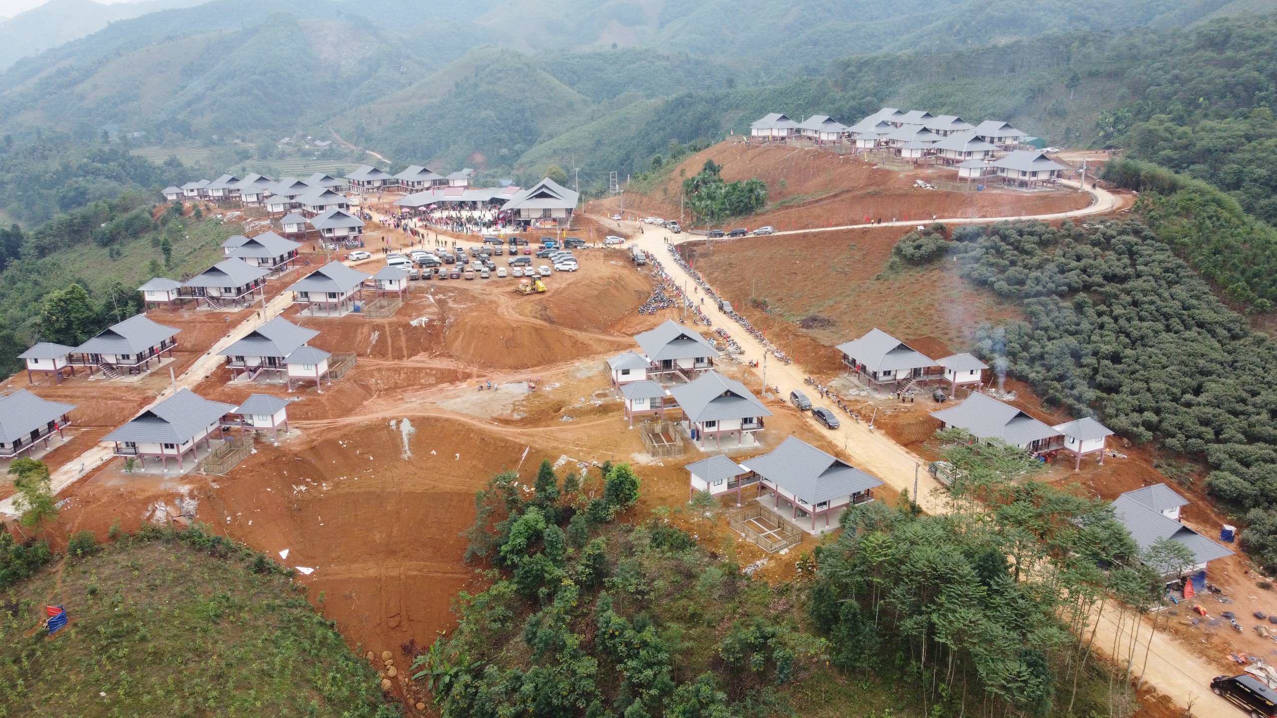 Bàn giao 40 căn nhà cho người dân Làng Nủ- Ảnh 1. Bàn giao 40 căn nhà cho người dân Làng Nủ- Ảnh 1.