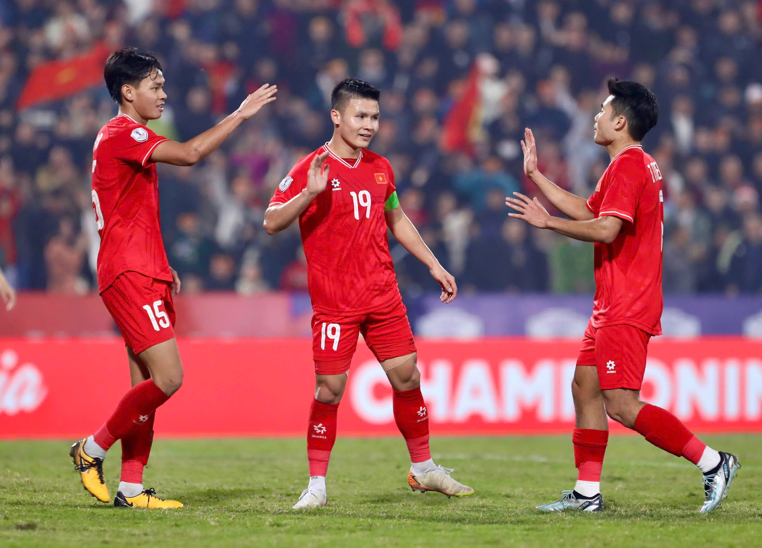 Bán kết lượt đi AFF Cup 2024 Singapore - Việt Nam: Quyết mang chiến thắng trở về - Ảnh 1. Bán kết lượt đi AFF Cup 2024 Singapore - Việt Nam: Quyết mang chiến thắng trở về - Ảnh 1.